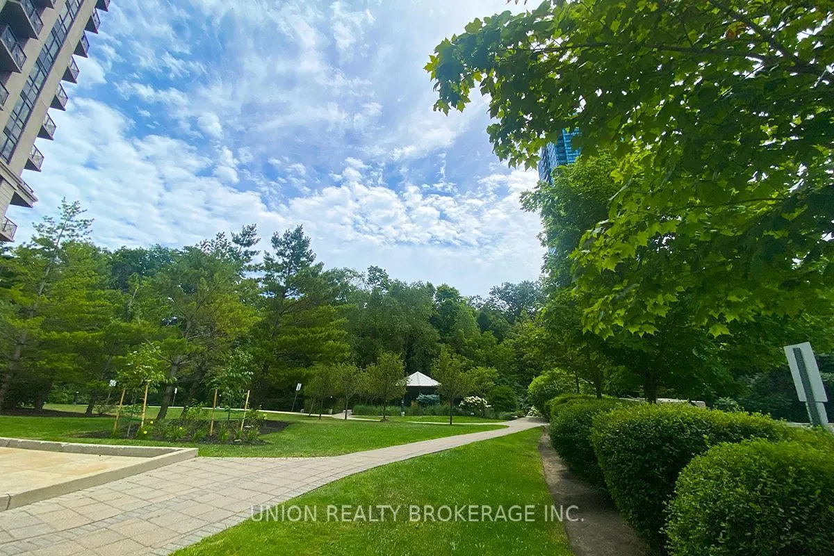 133 Wynford Drive, #105