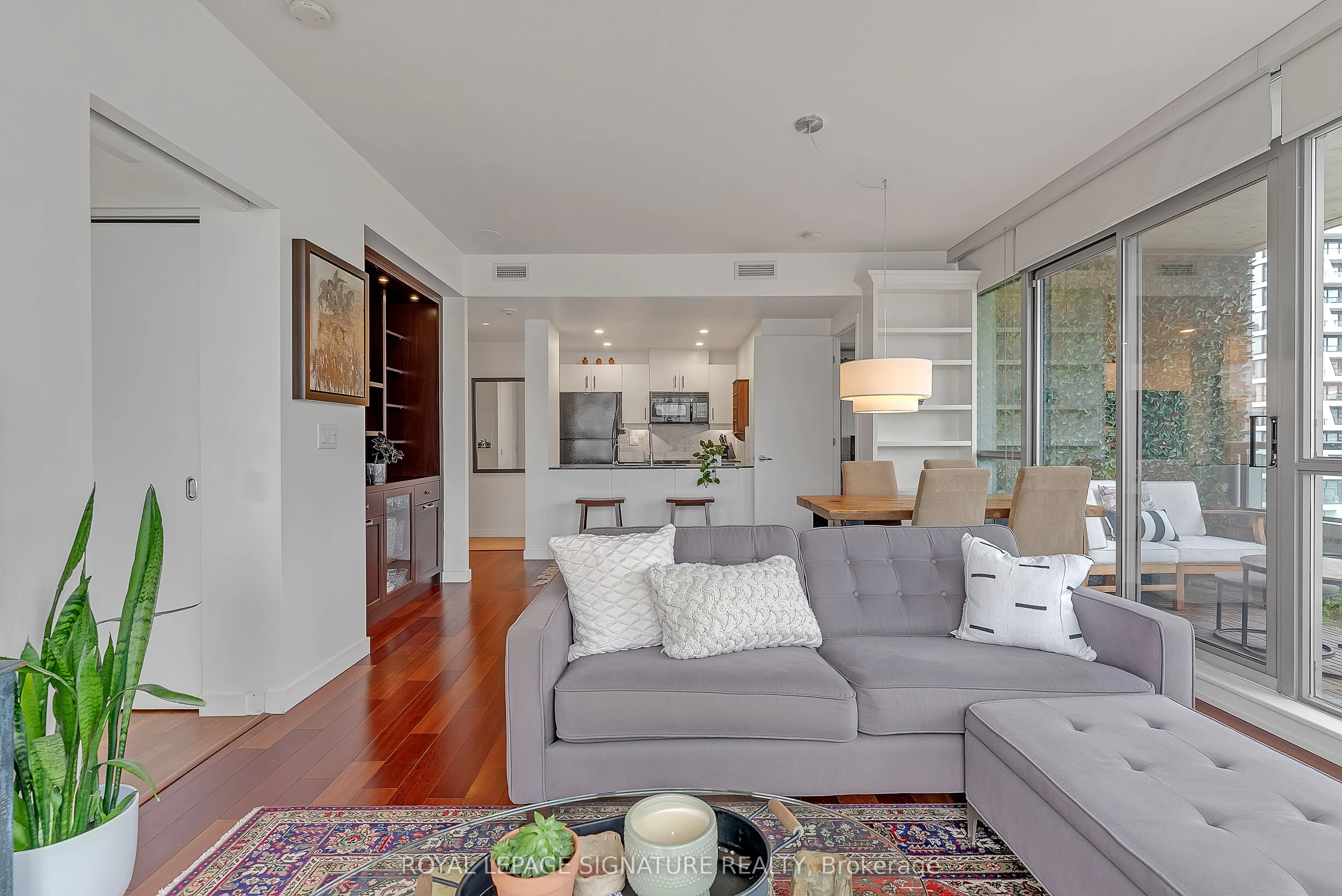 285 Mutual Street, #1002