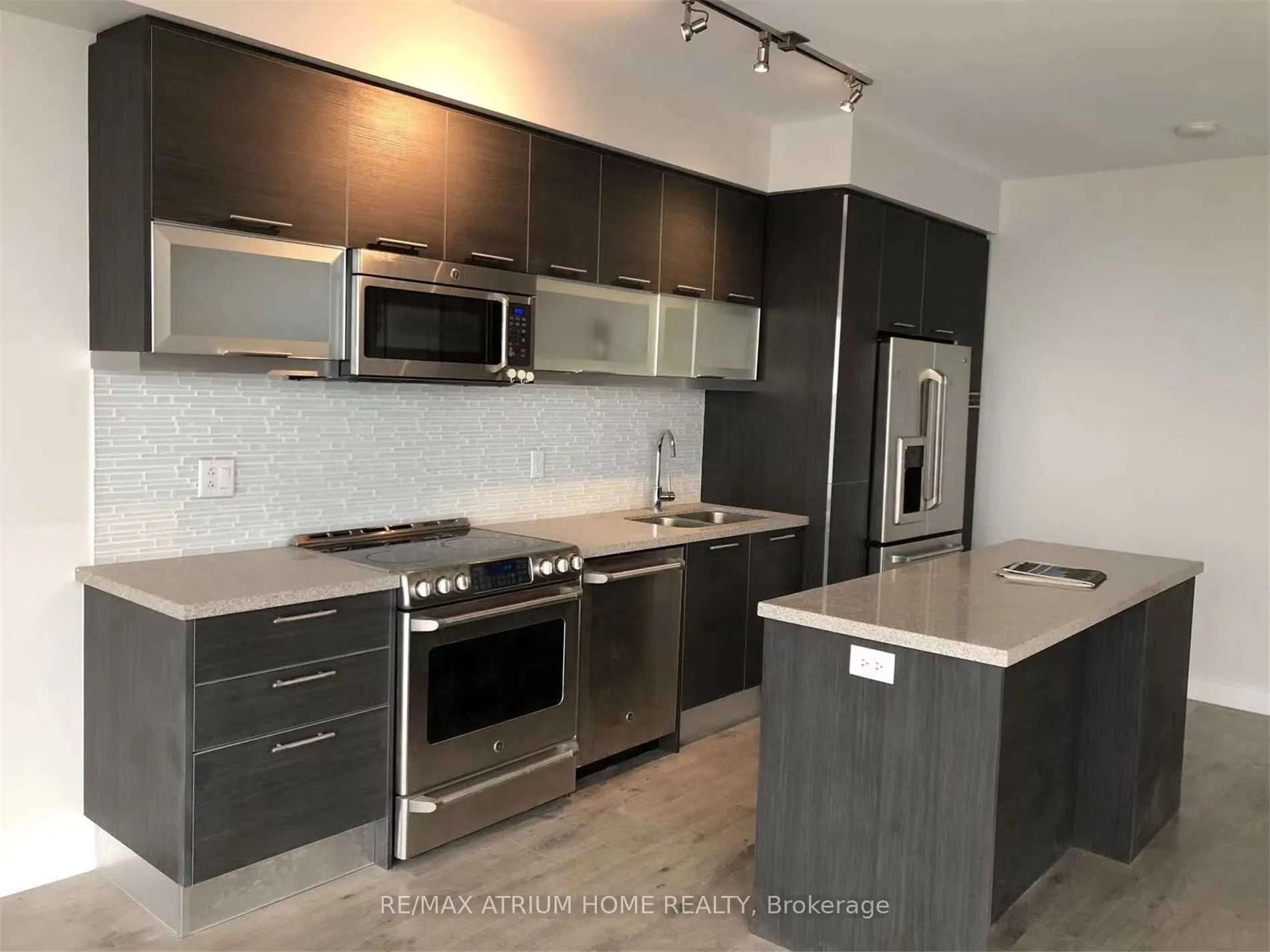 388 Yonge Street, #7216