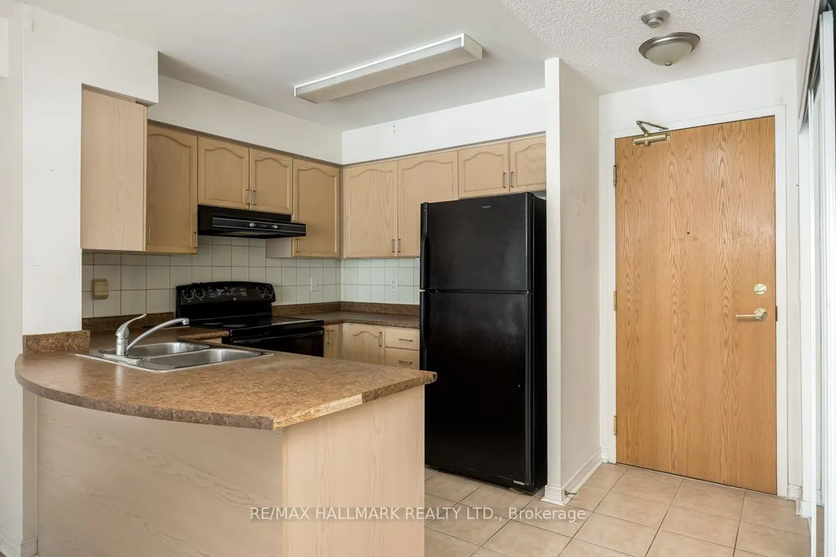 5500 Yonge Street, #403