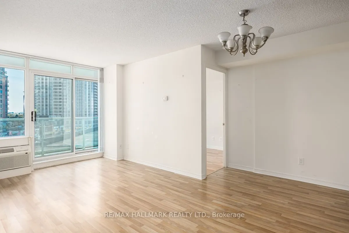 5500 Yonge Street, #403