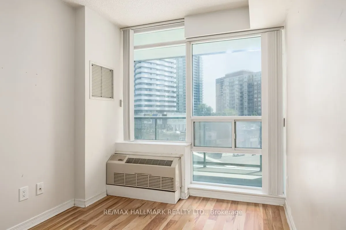 5500 Yonge Street, #403