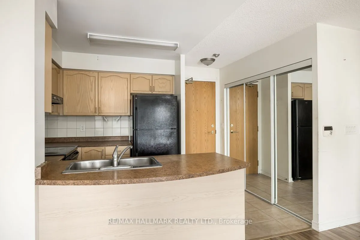 5500 Yonge Street, #403
