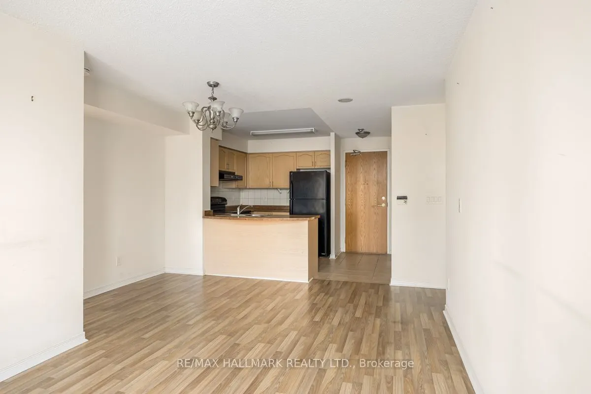 5500 Yonge Street, #403