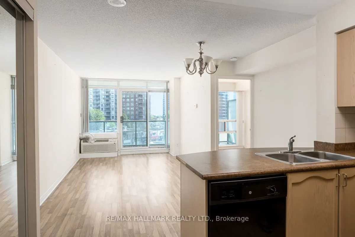 5500 Yonge Street, #403