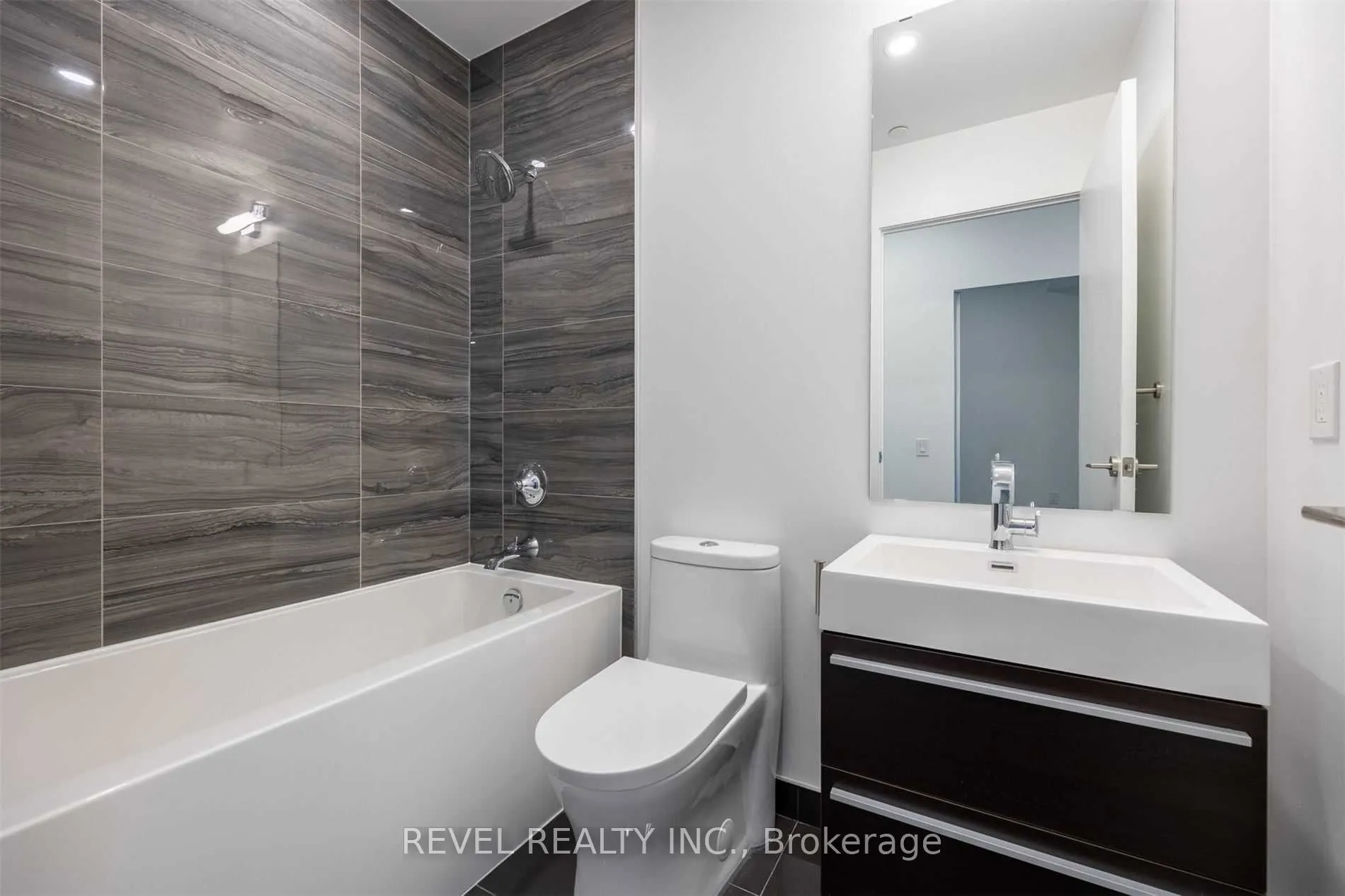 39 Roehampton Avenue, #1210