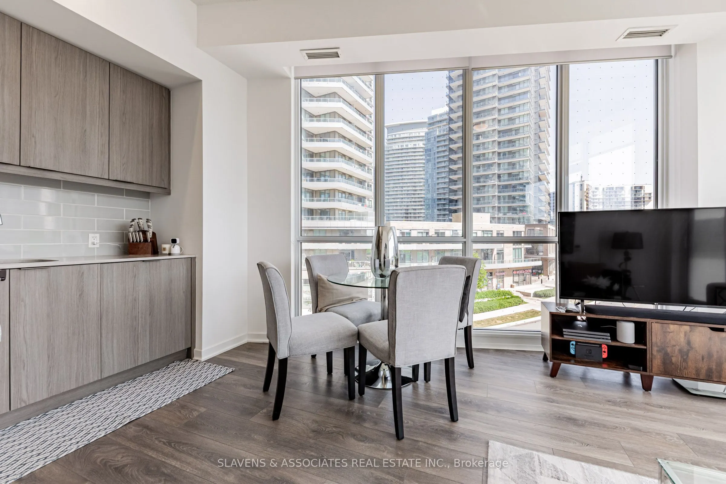 38 Forest Manor Road, #206