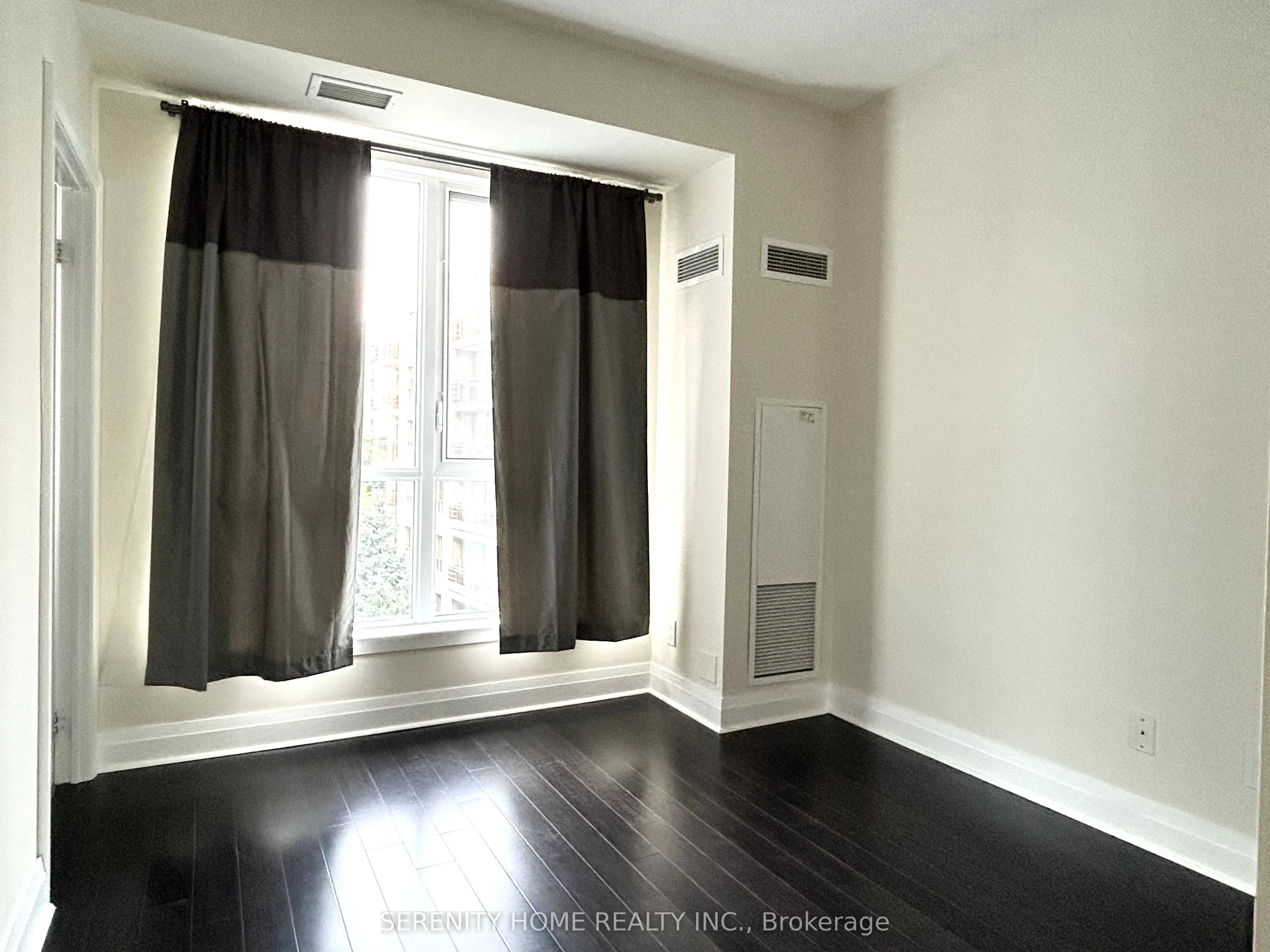 17 Kenaston Gardens, #403