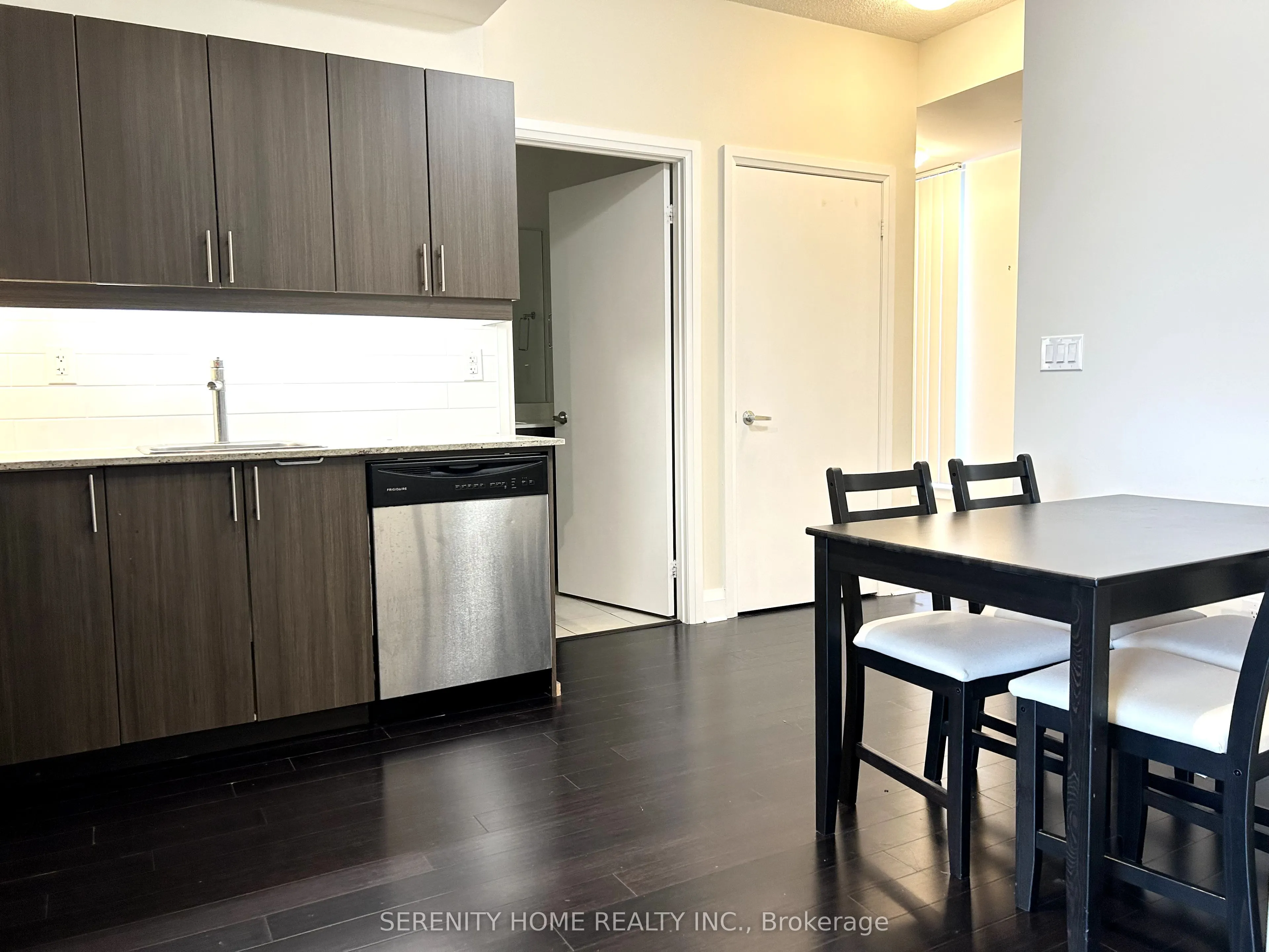 17 Kenaston Gardens, #403