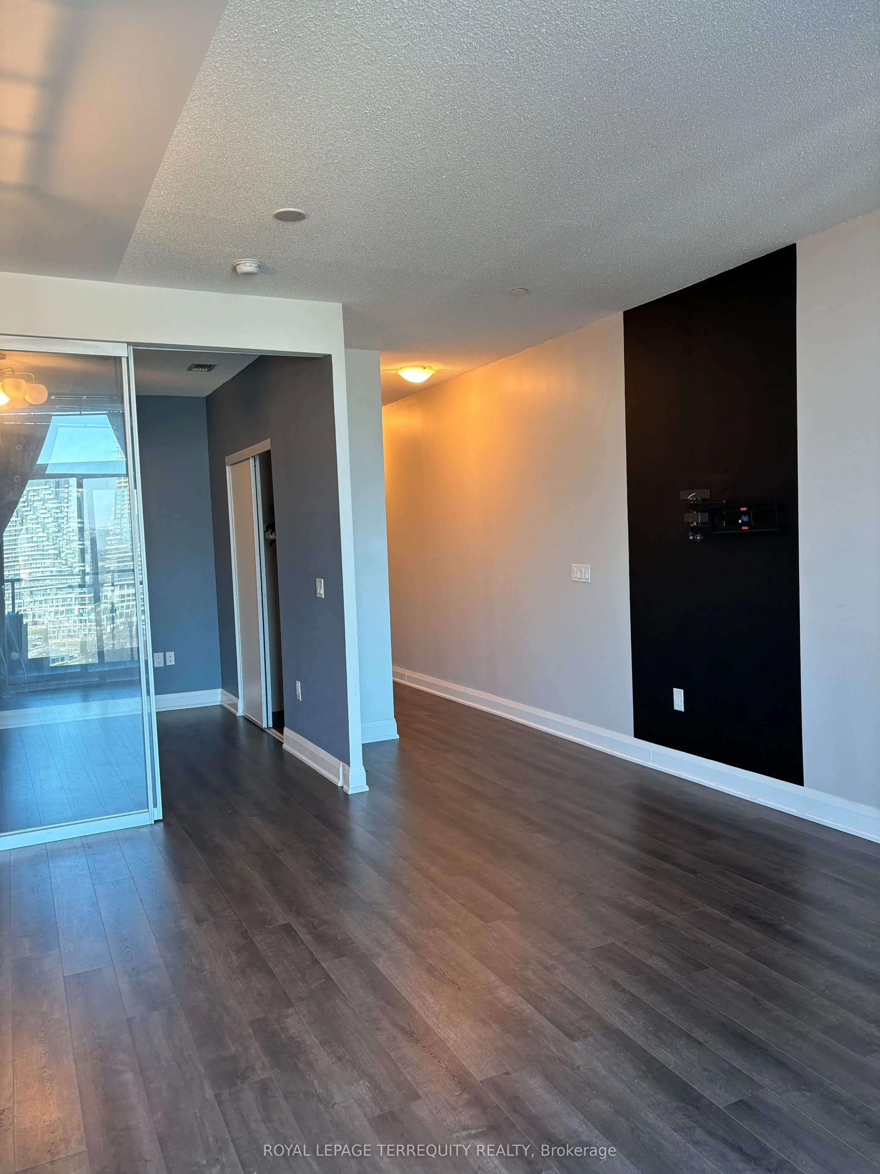 160 Vanderhoof Avenue, #PH17