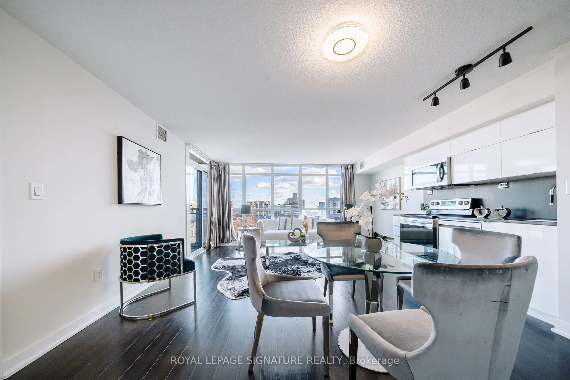 151 Dan Leckie Way, #655