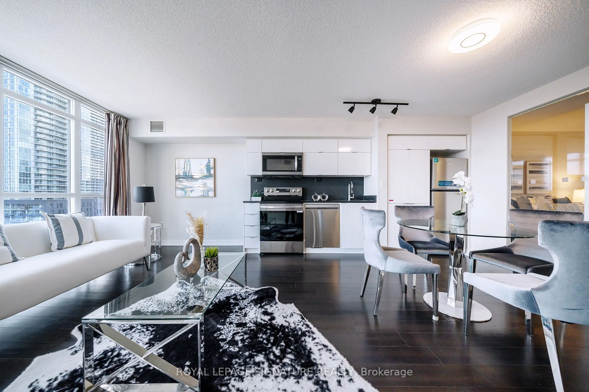 151 Dan Leckie Way, #655