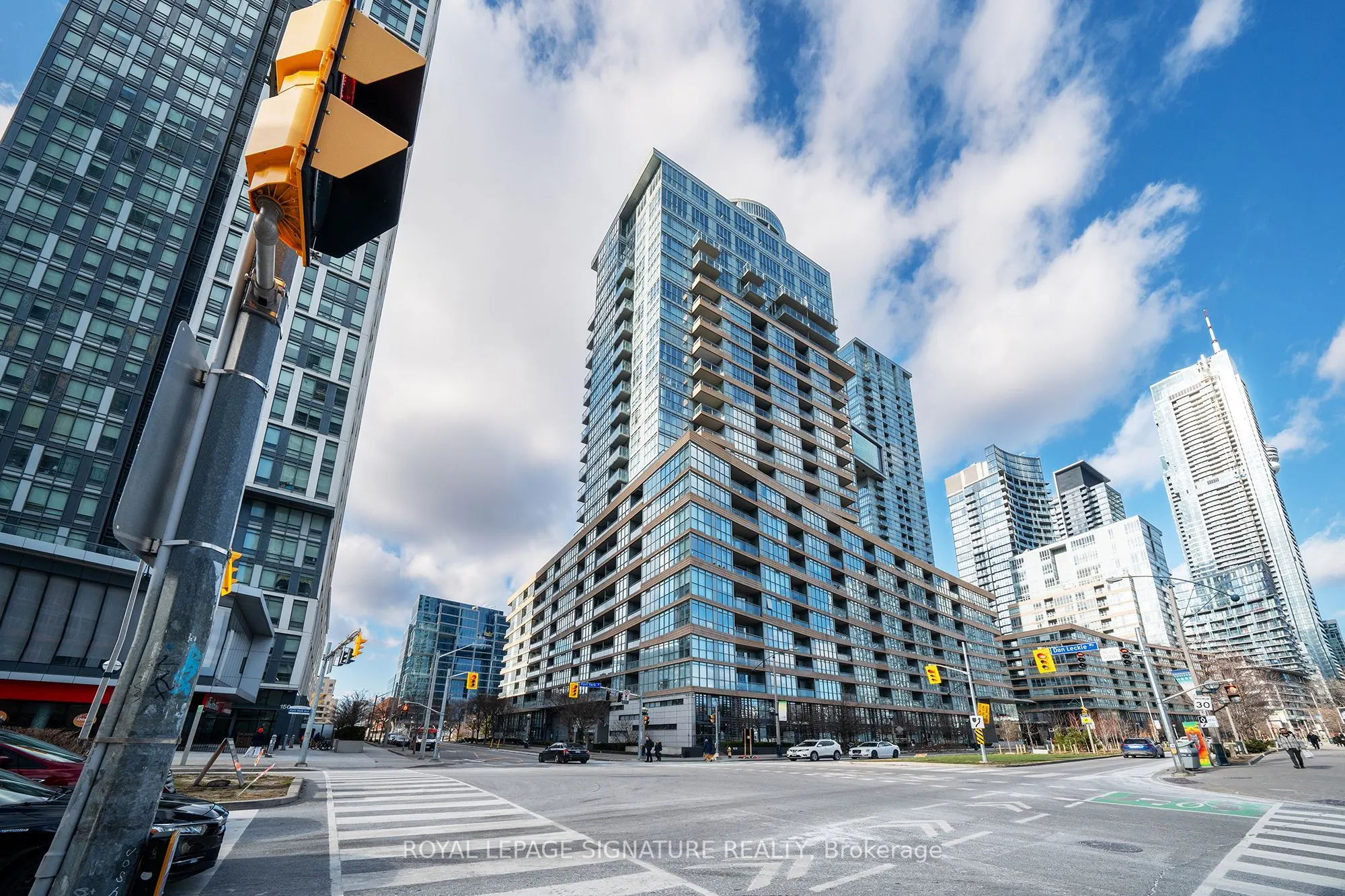 151 Dan Leckie Way, #655