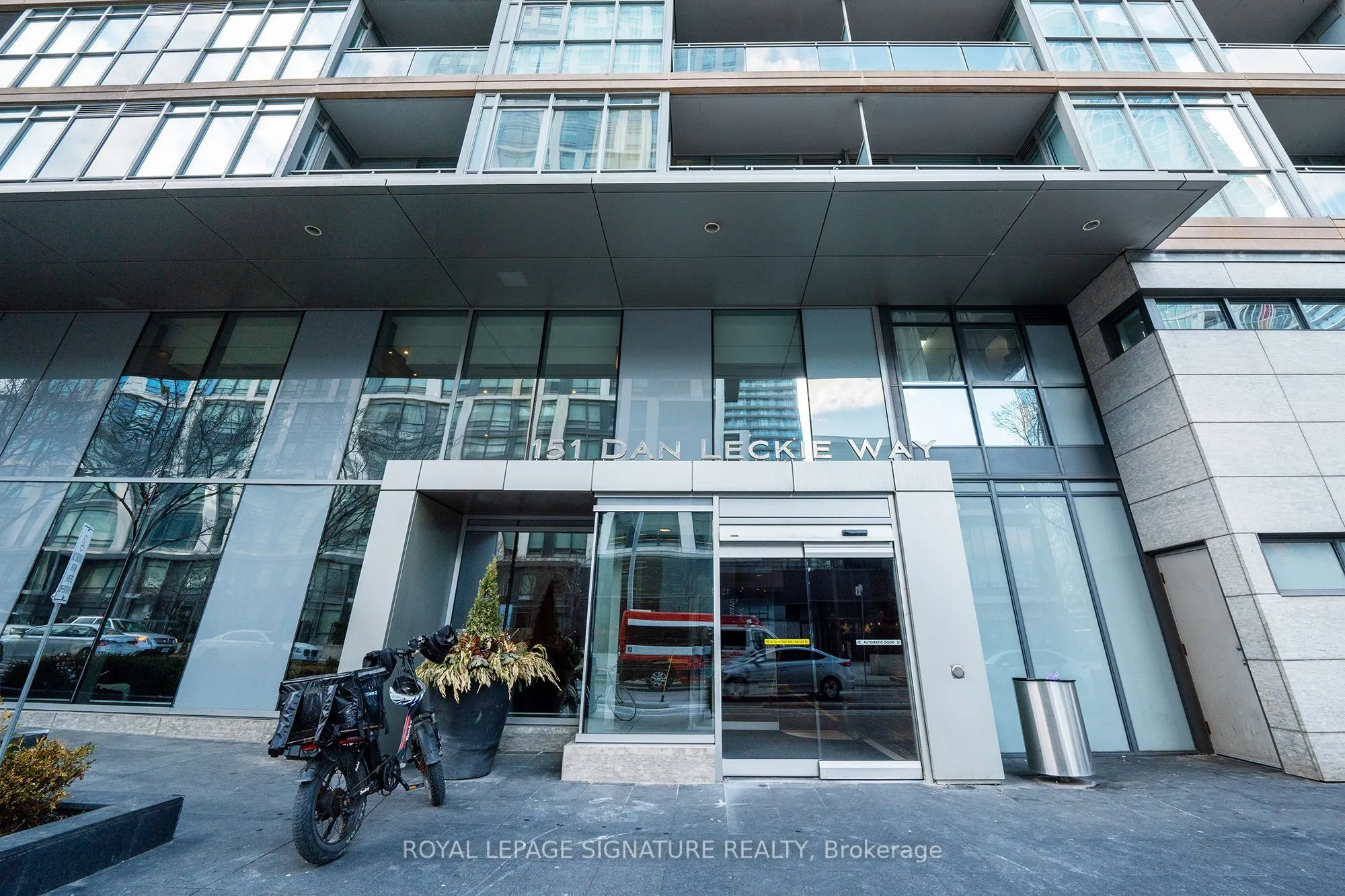 151 Dan Leckie Way, #655