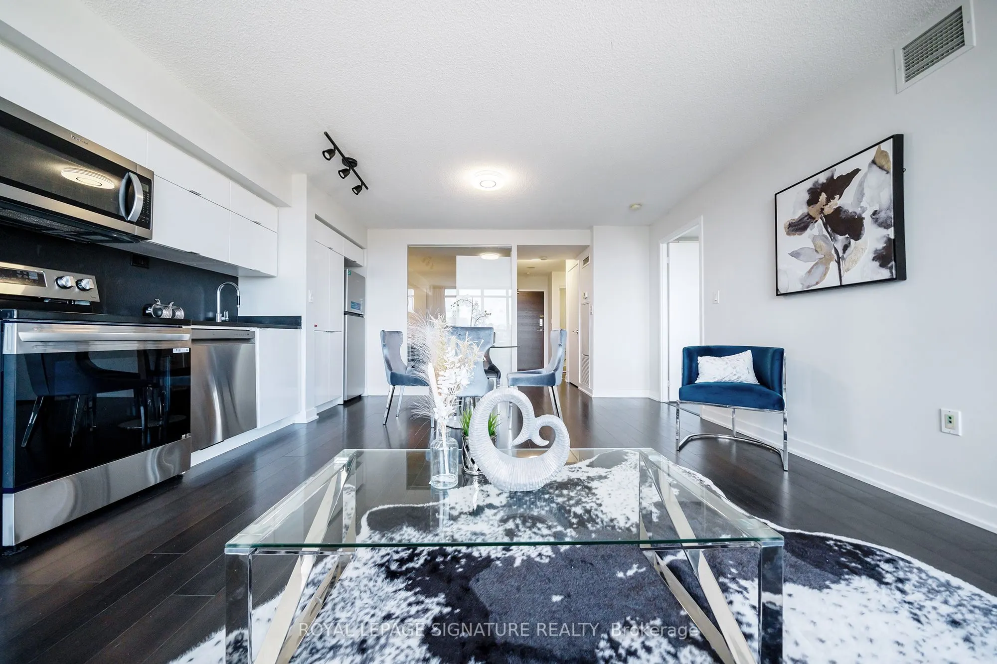 151 Dan Leckie Way, #655