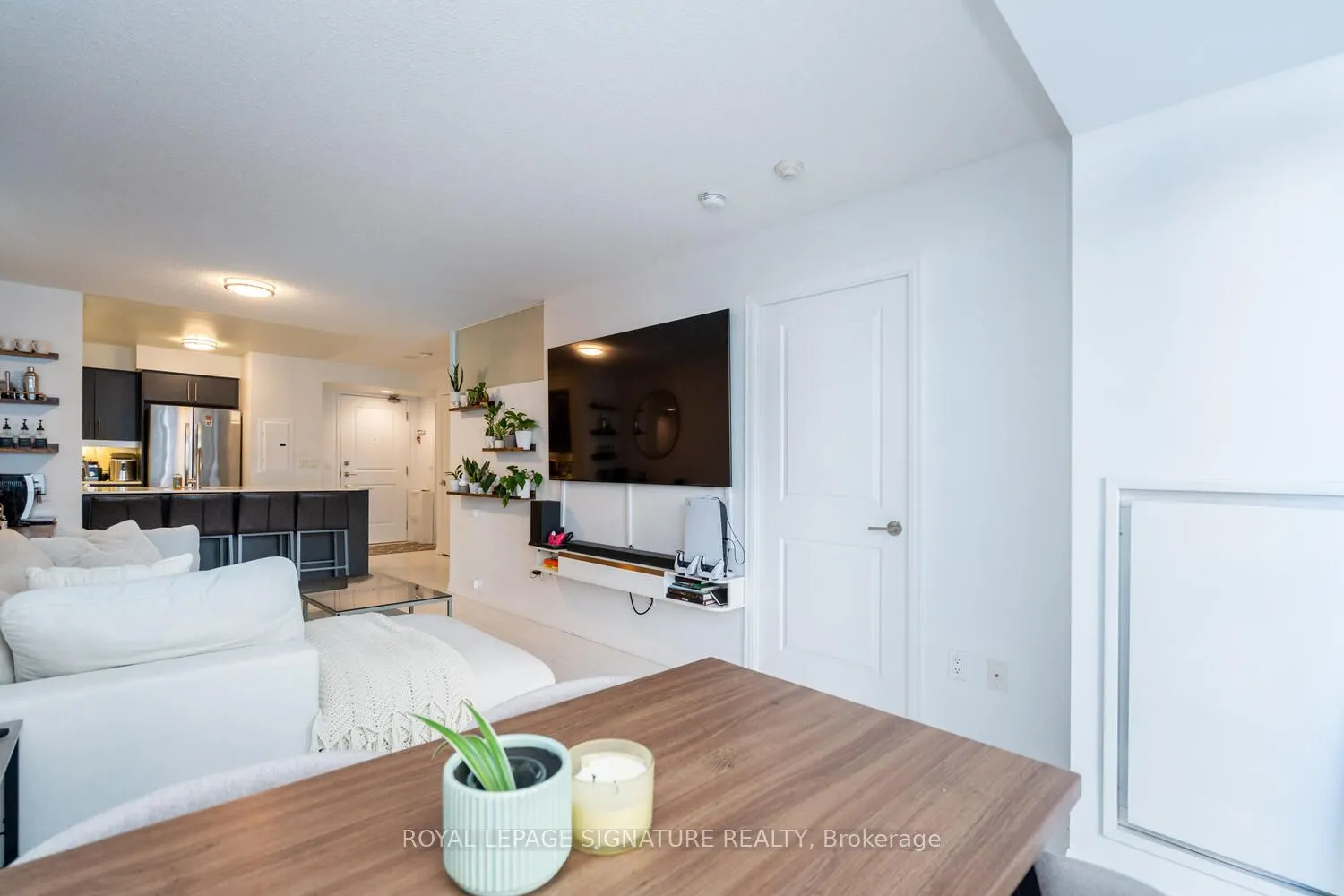 75 East Liberty Street, #819