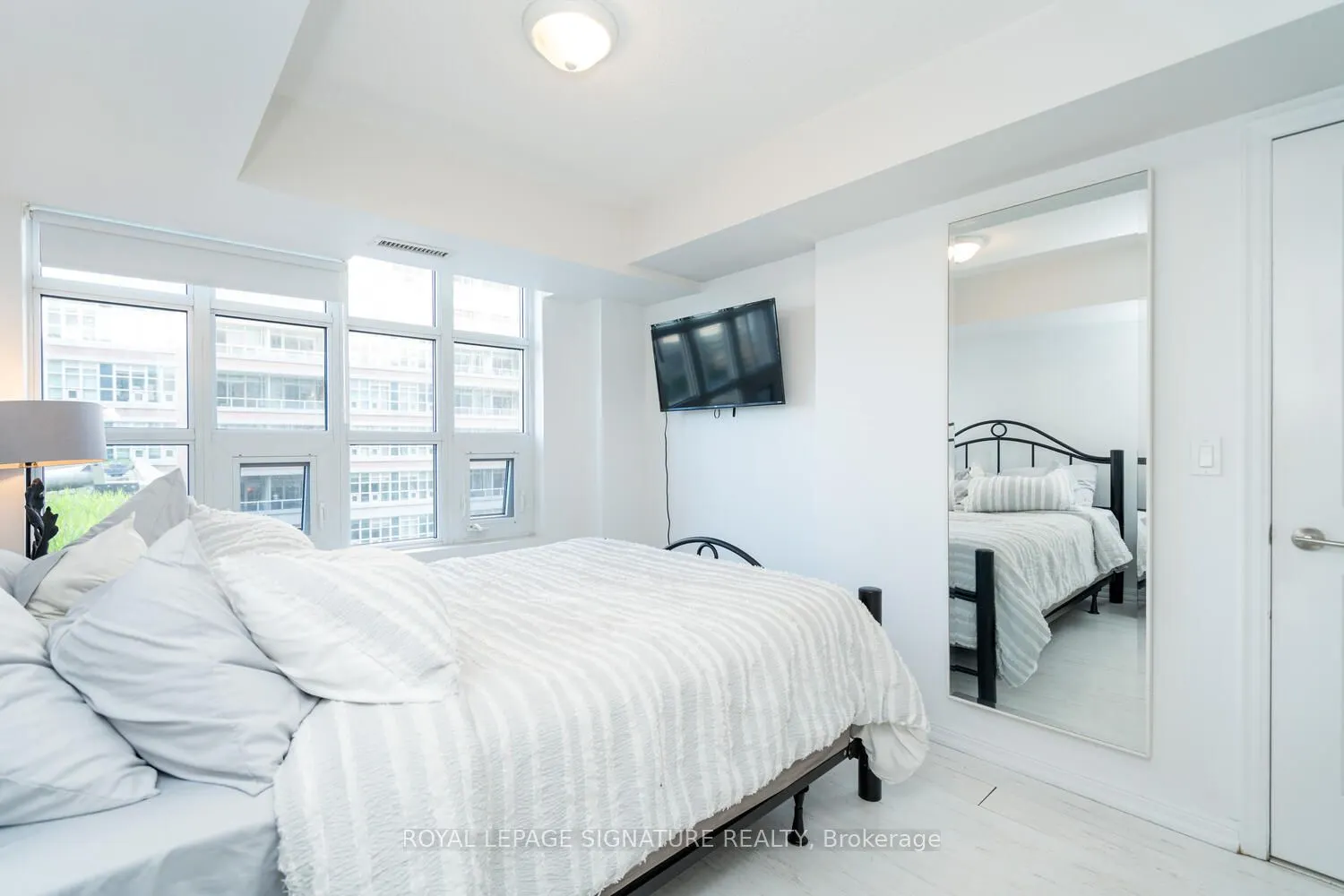 75 East Liberty Street, #819