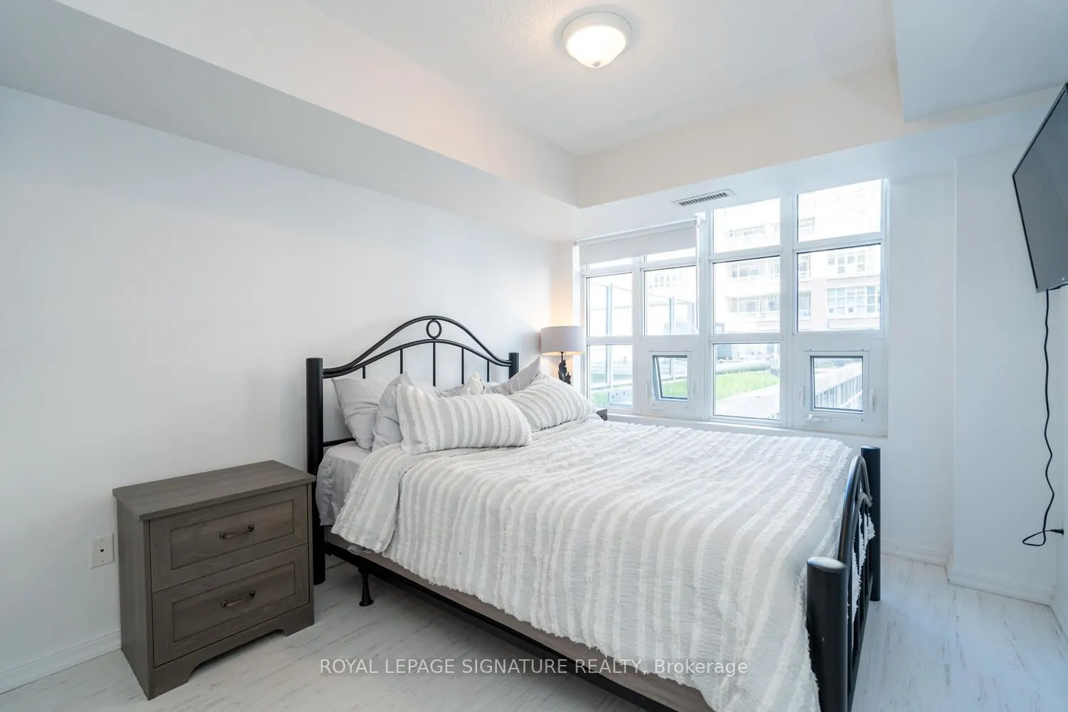 75 East Liberty Street, #819