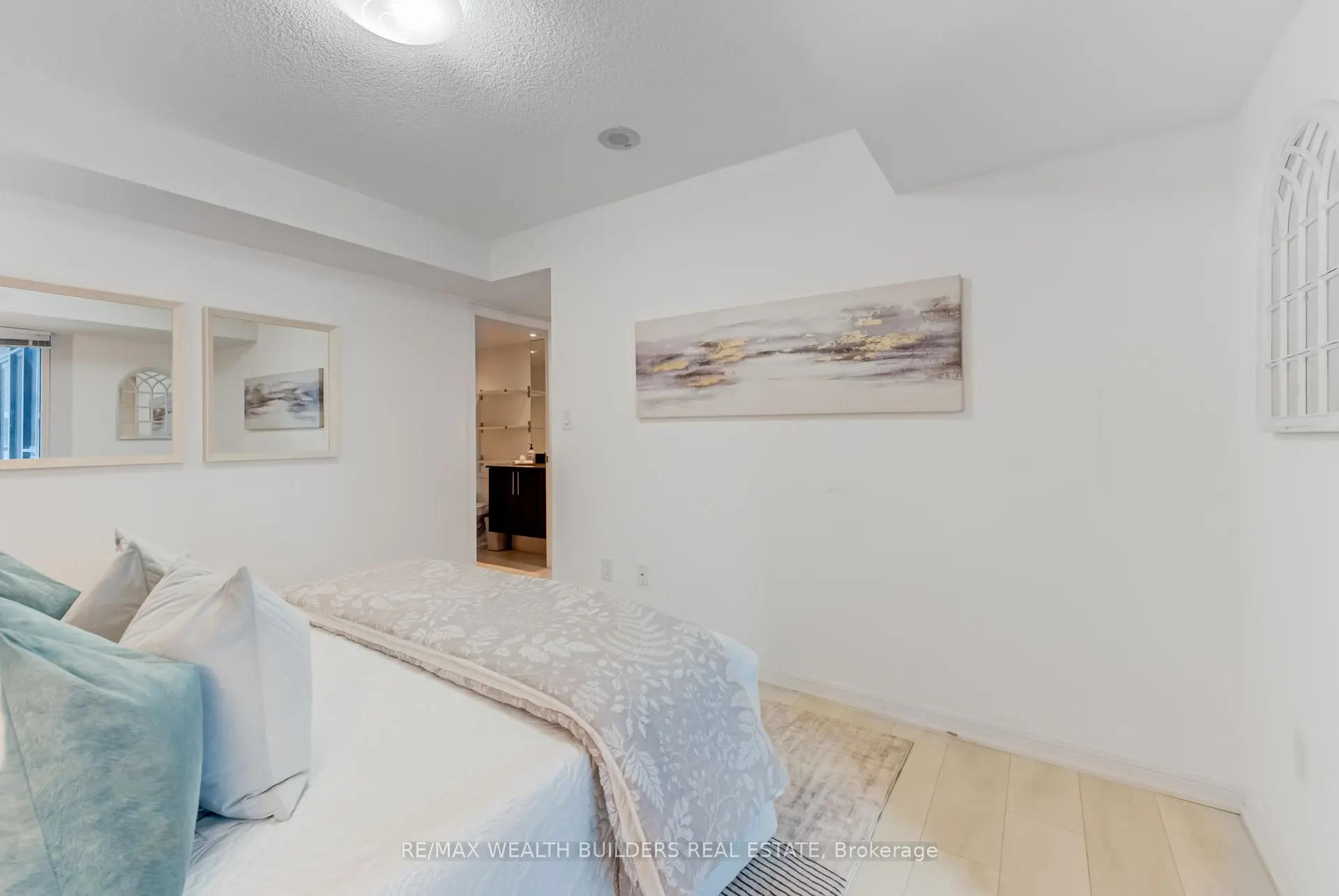 400 Adelaide Street E, #2322