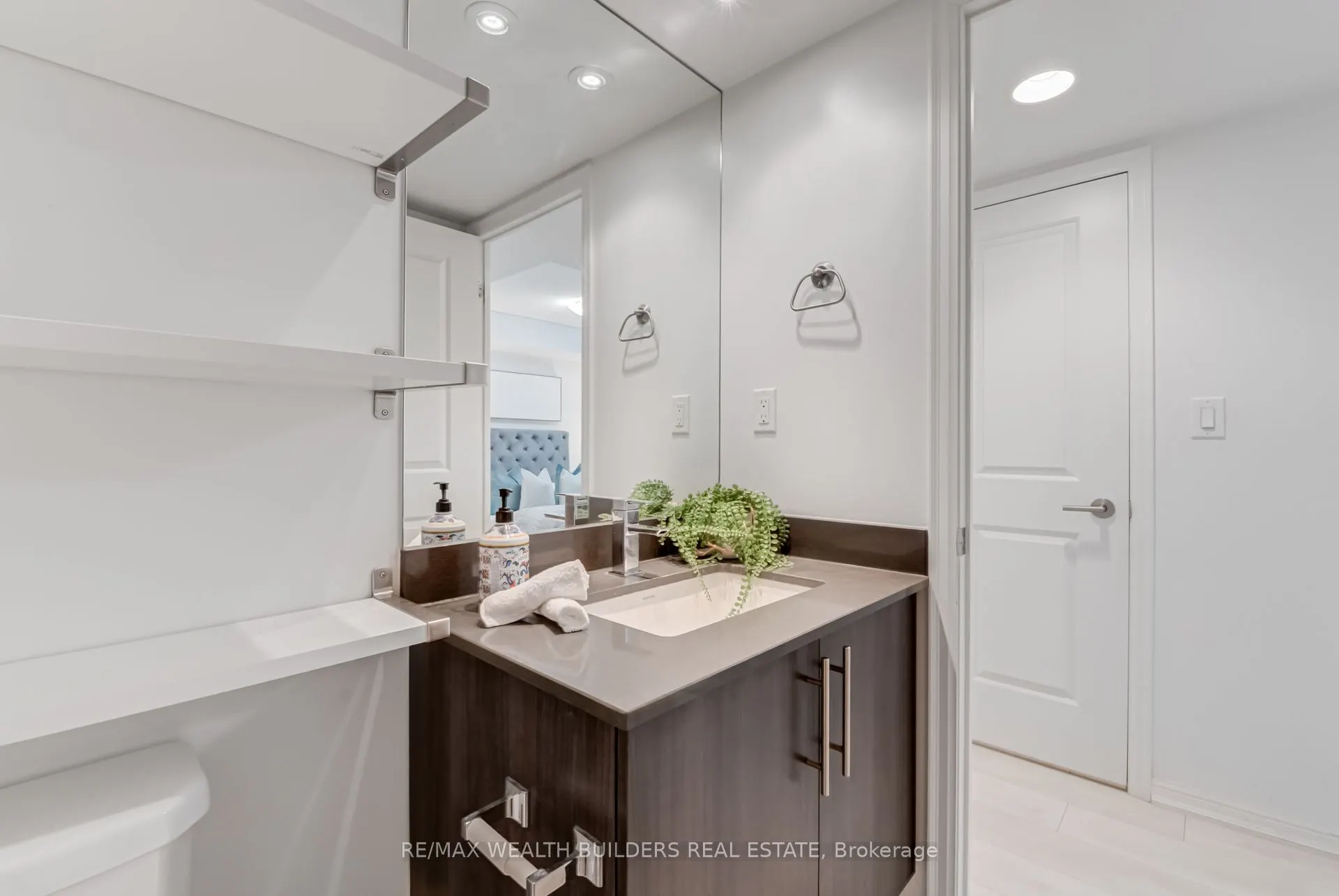 400 Adelaide Street E, #2322