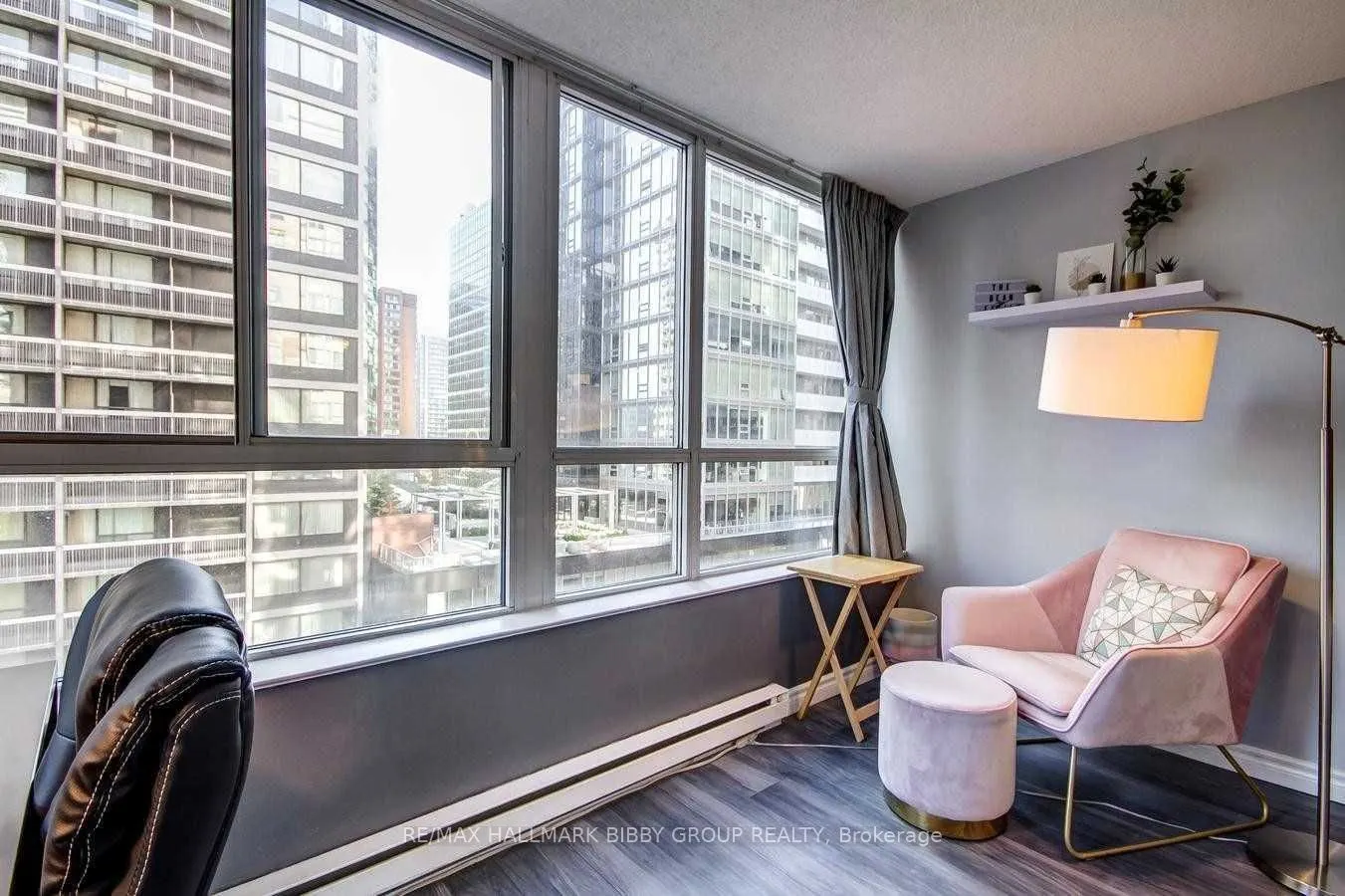 44 Gerrard Street W, #806