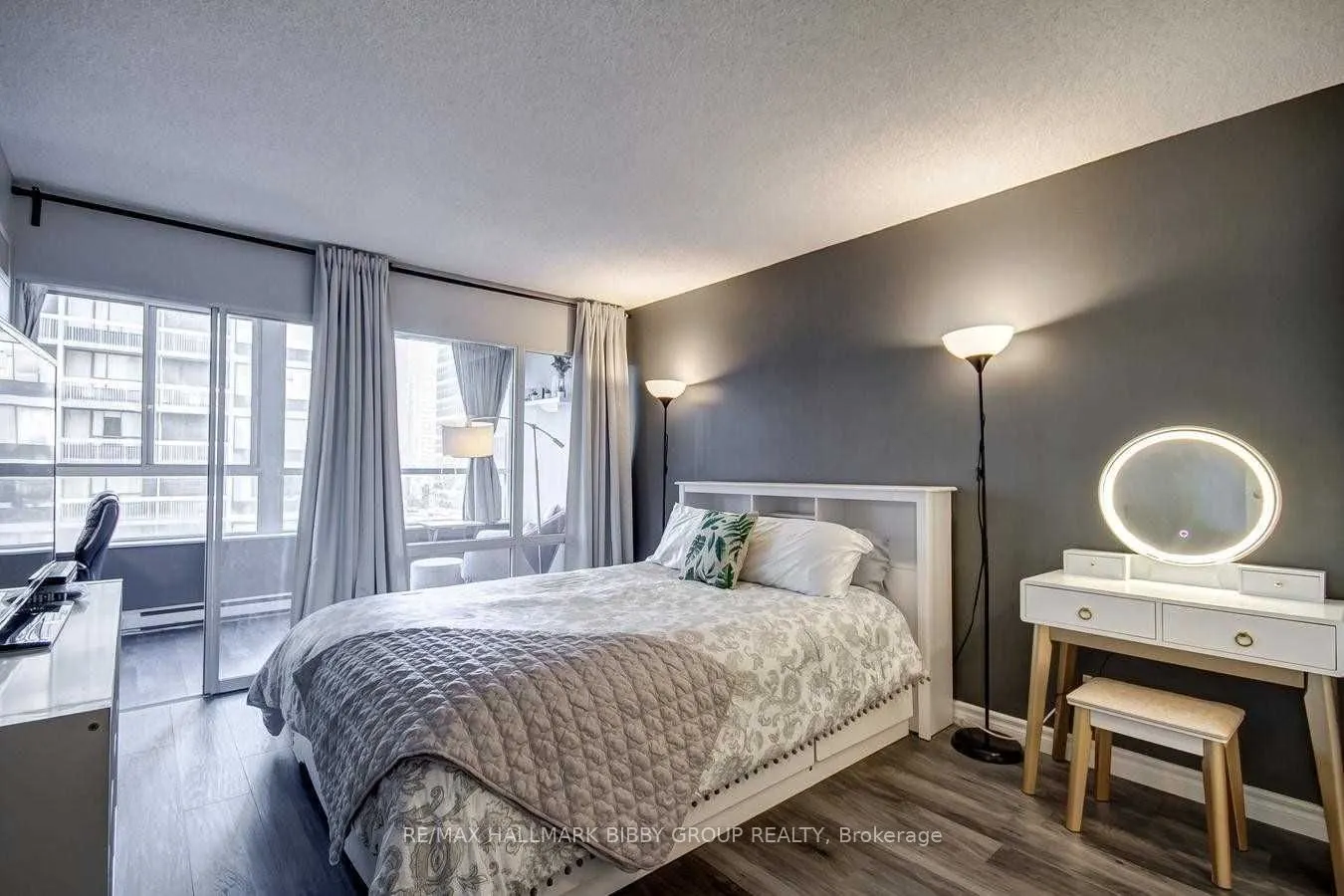 44 Gerrard Street W, #806