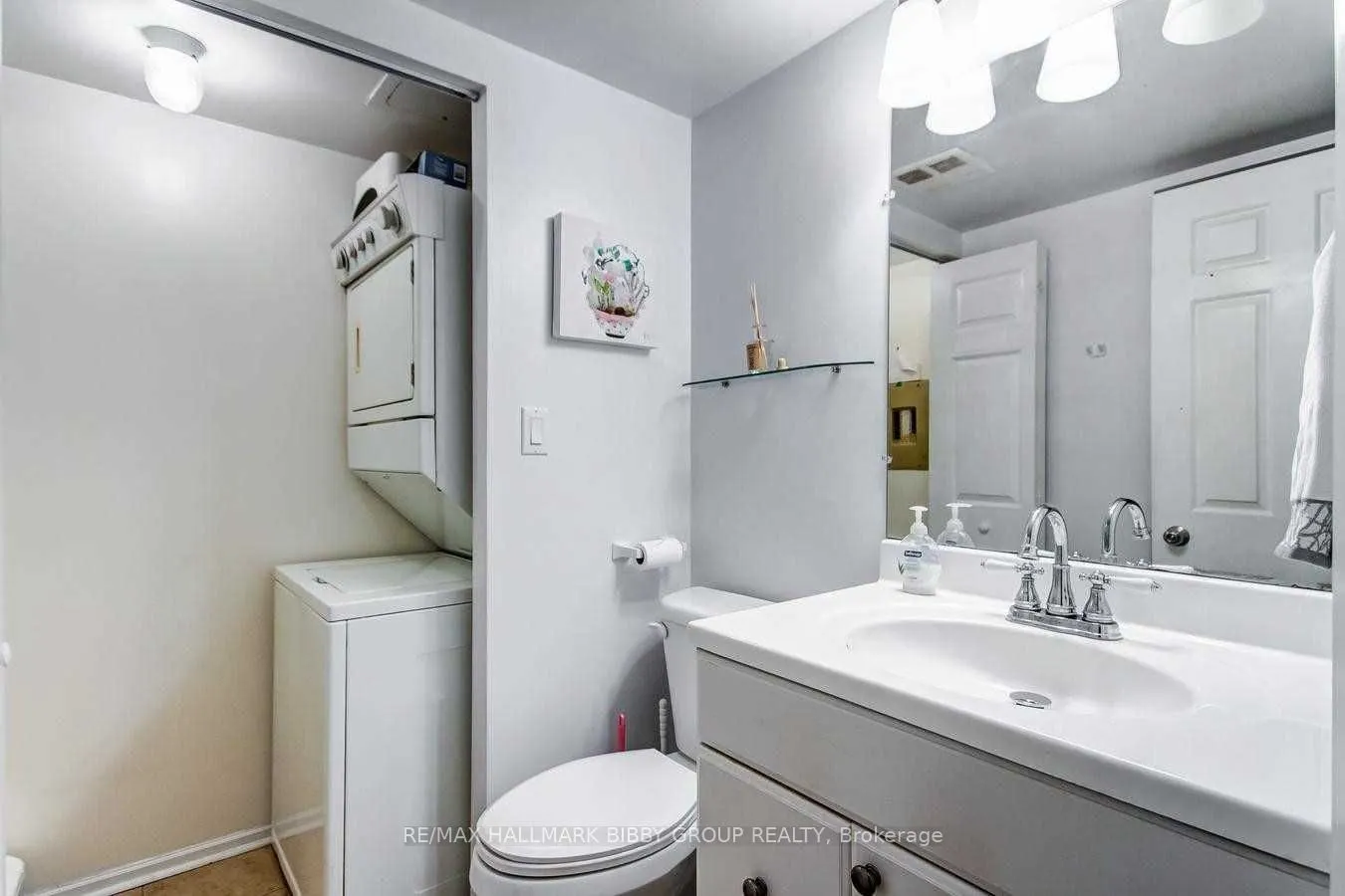 44 Gerrard Street W, #806