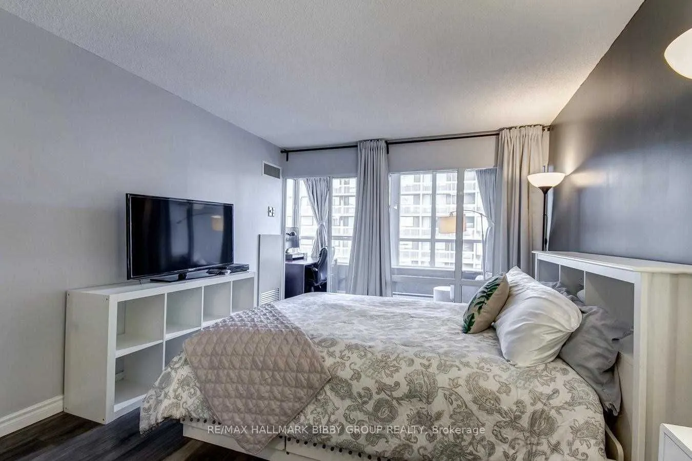 44 Gerrard Street W, #806