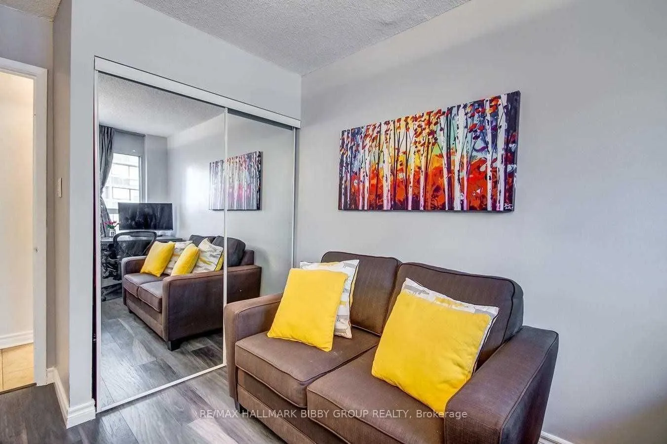 44 Gerrard Street W, #806