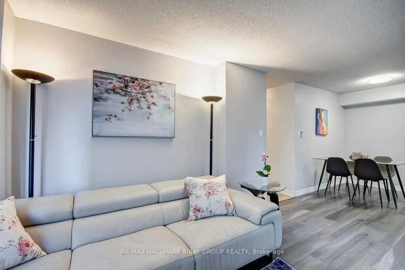 44 Gerrard Street W, #806