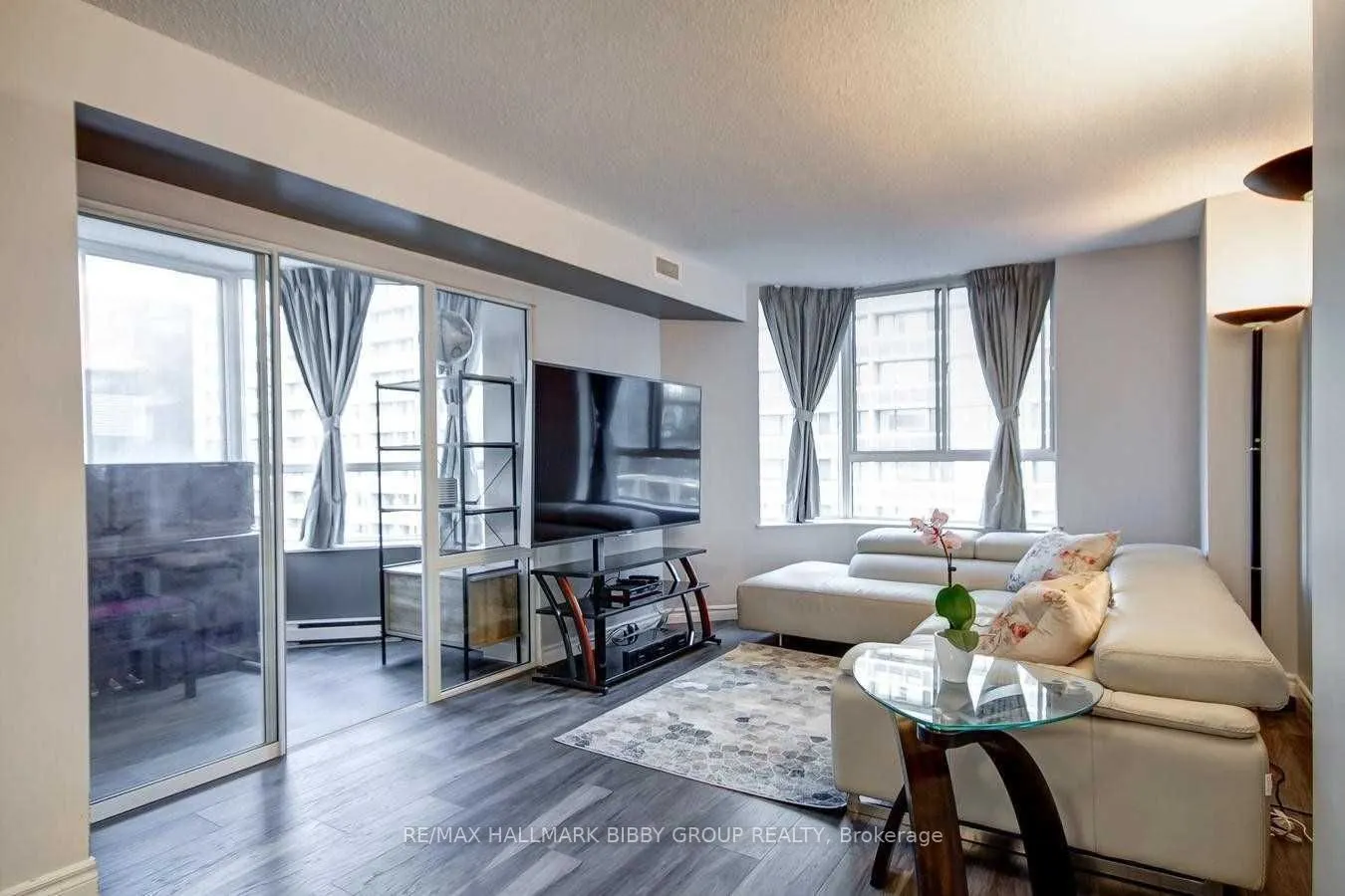 44 Gerrard Street W, #806