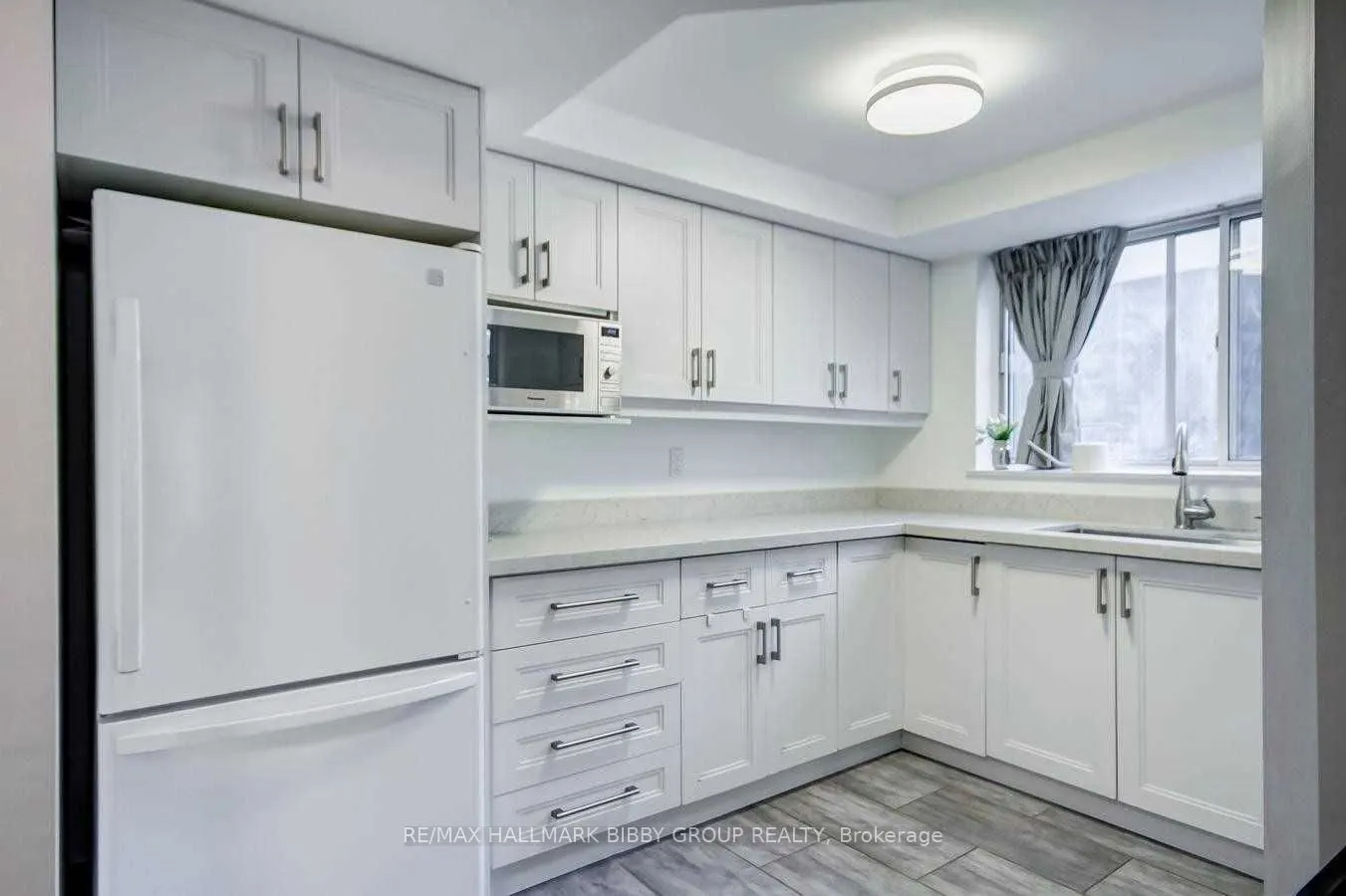 44 Gerrard Street W, #806