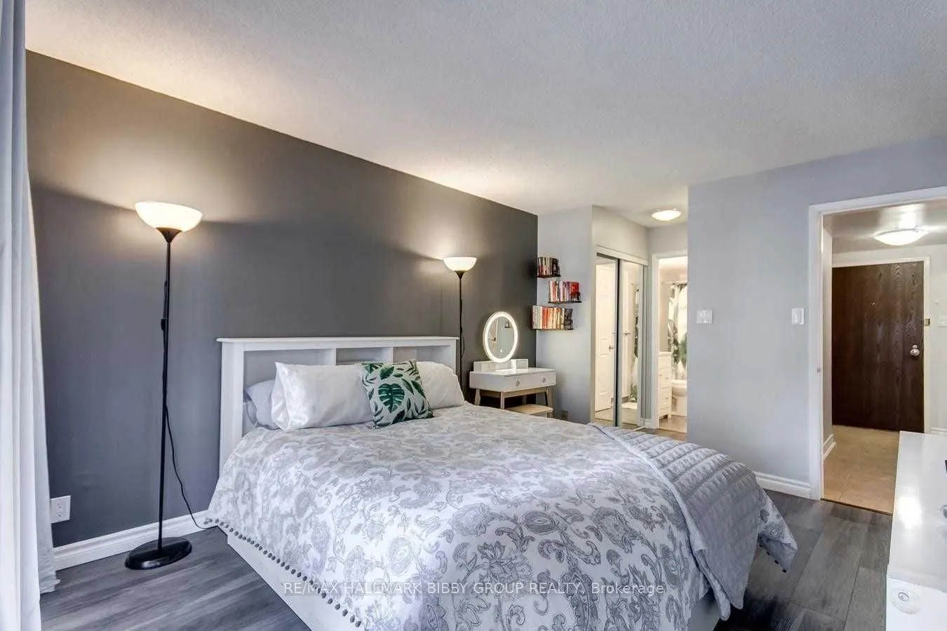 44 Gerrard Street W, #806