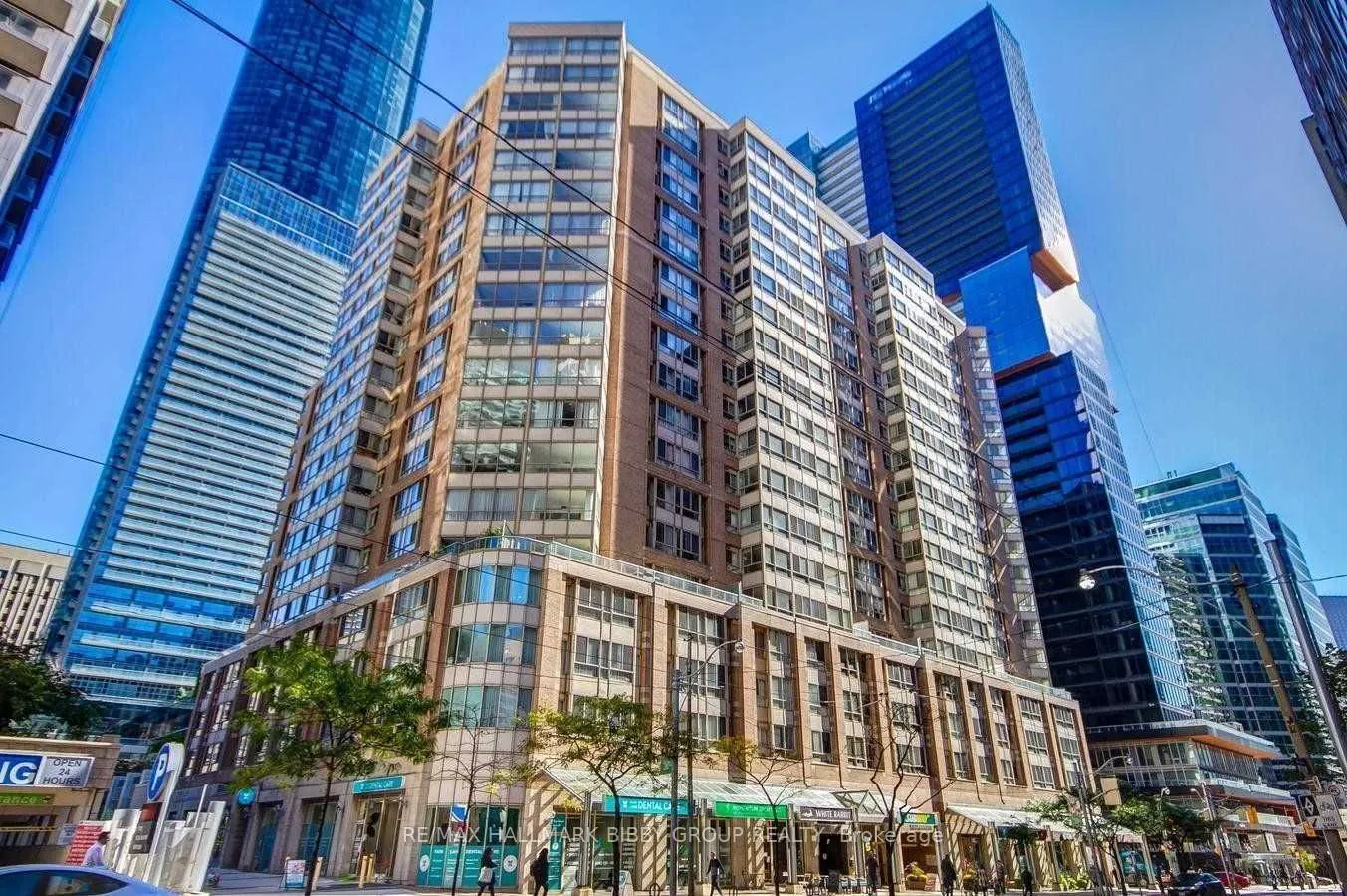 44 Gerrard Street W, #806
