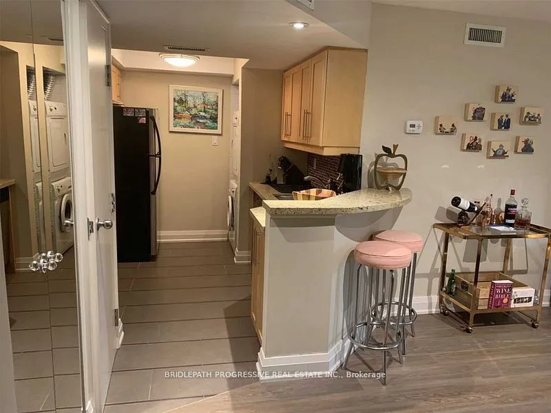 1001 Bay Street, #706