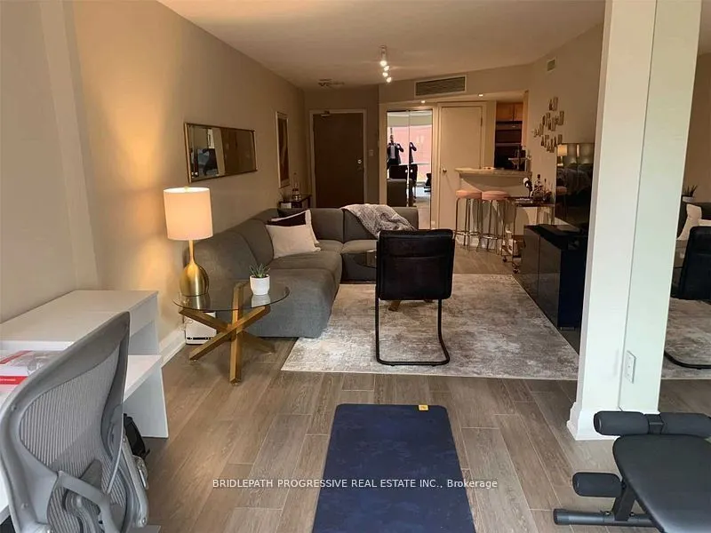 1001 Bay Street, #706