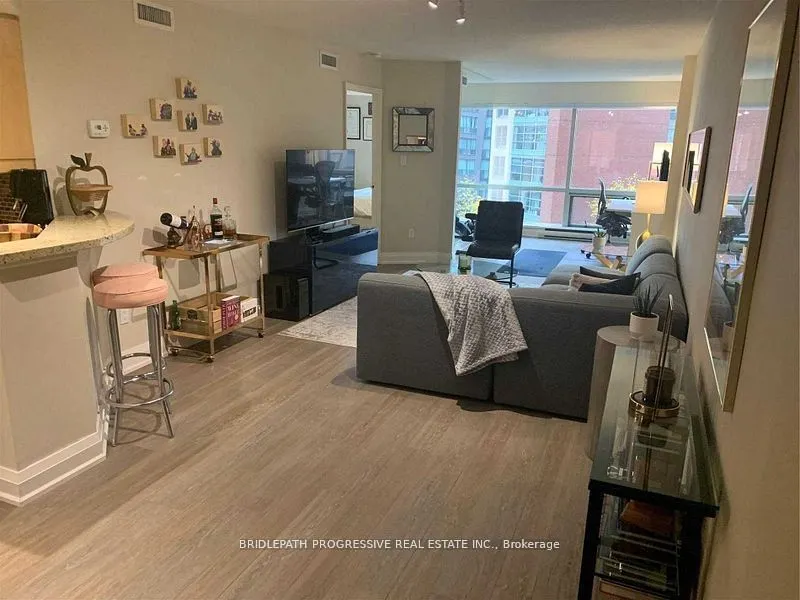 1001 Bay Street, #706