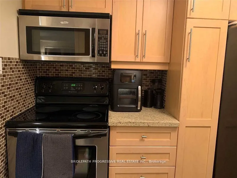 1001 Bay Street, #706