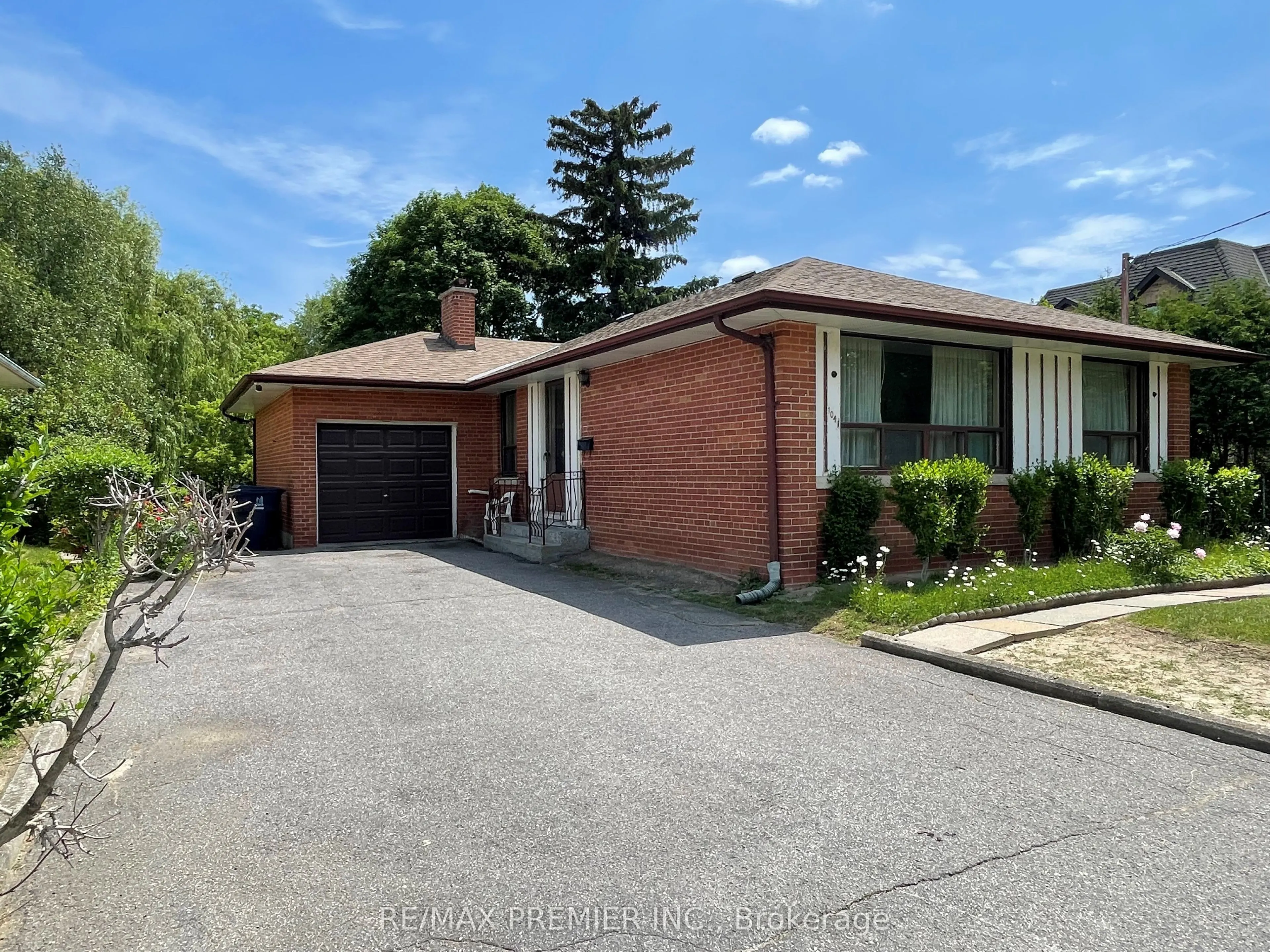 1041 Willowdale Avenue