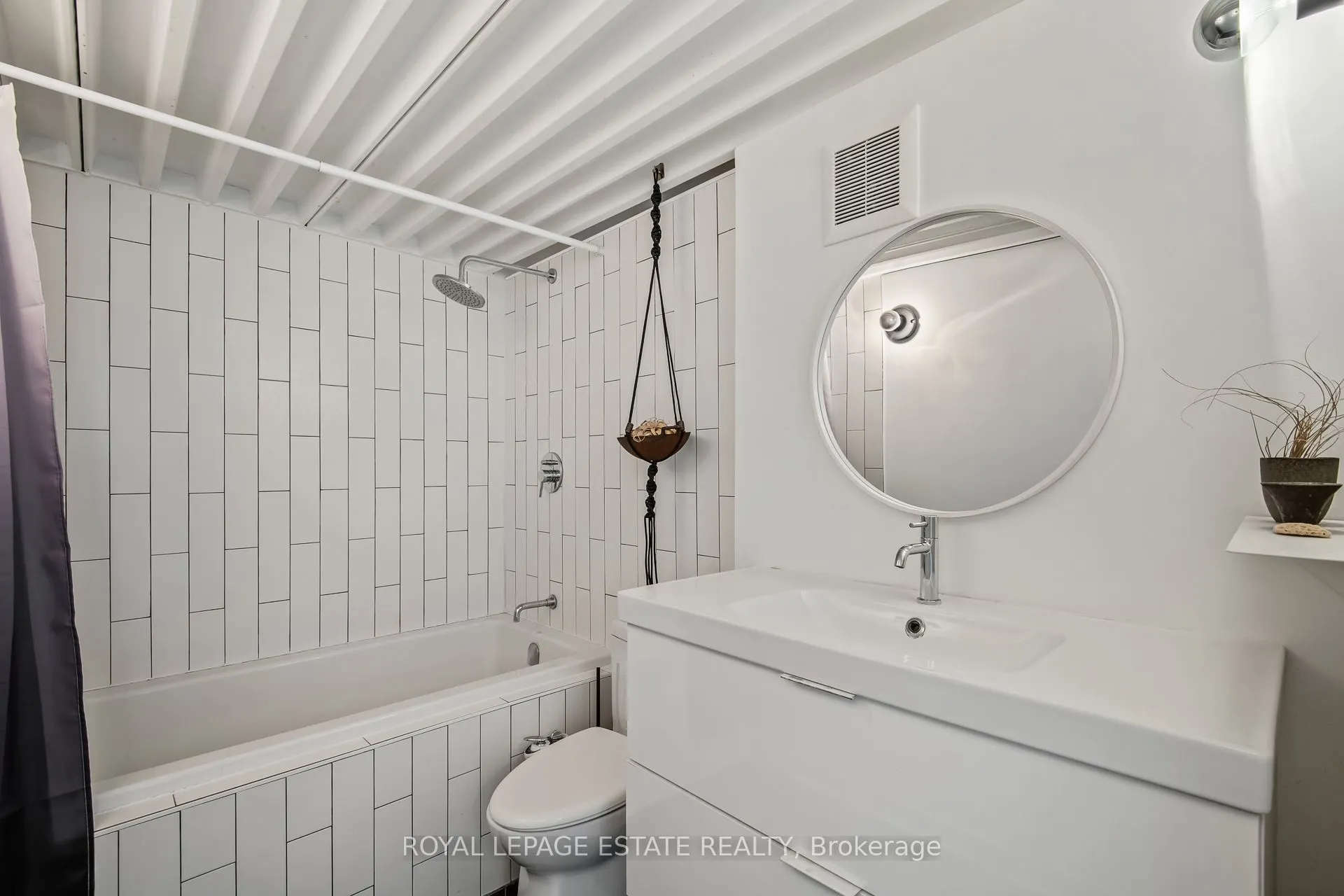 160 Baldwin Street, #301
