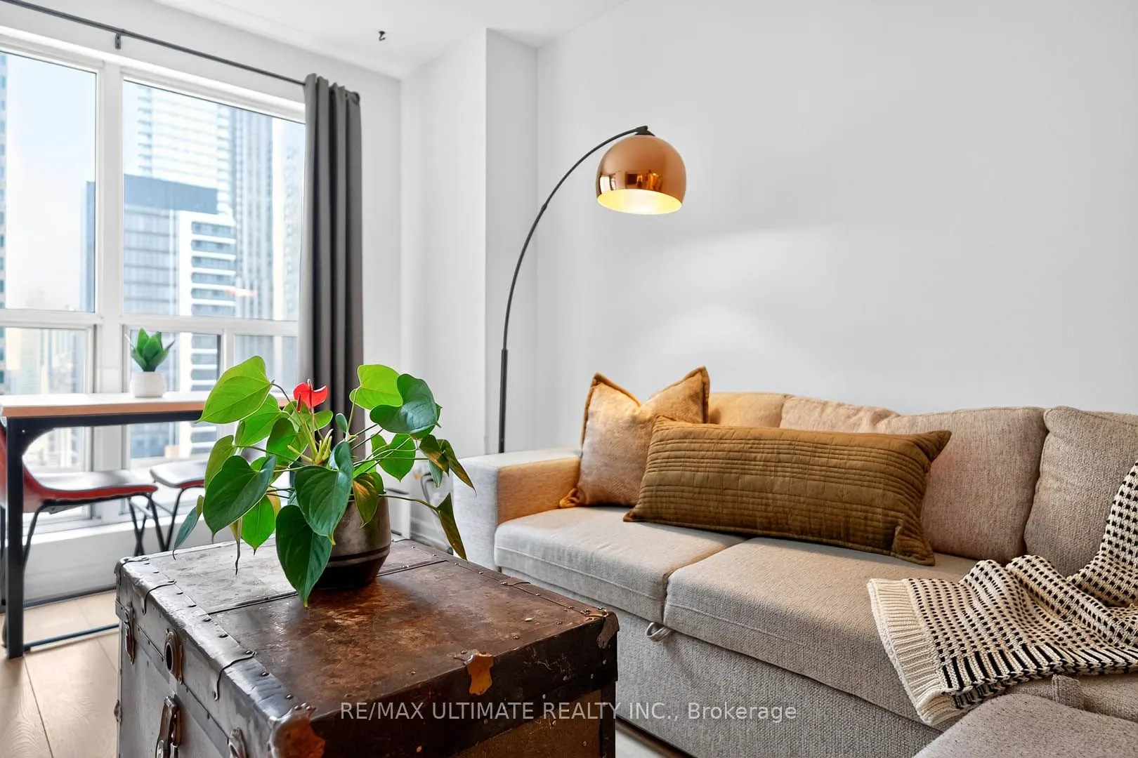 8 Park Road, #2113