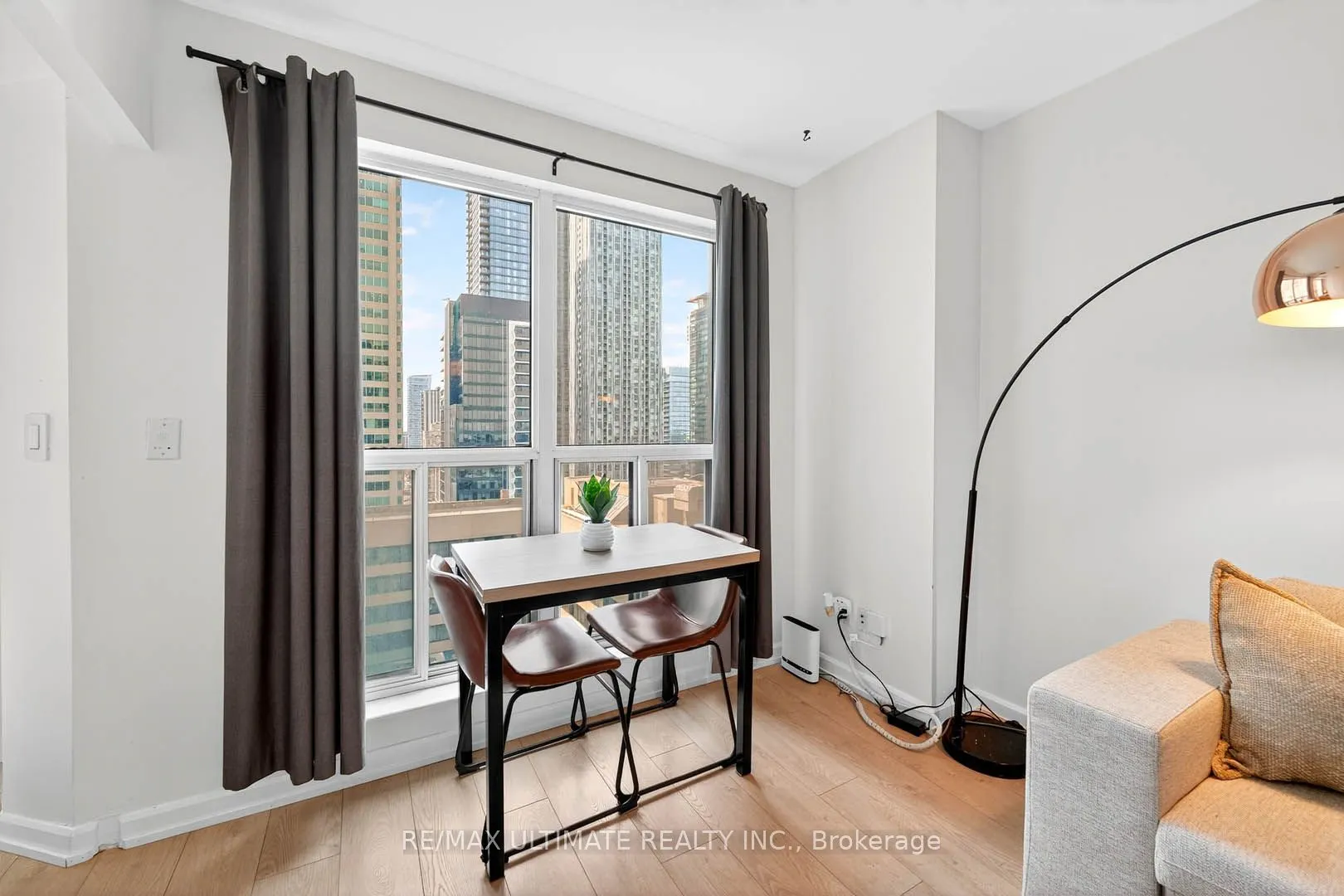 8 Park Road, #2113