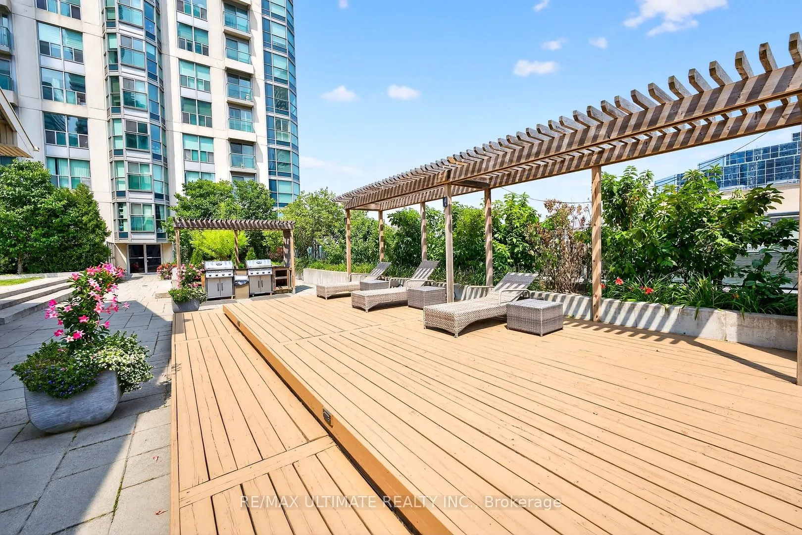 8 Park Road, #2113