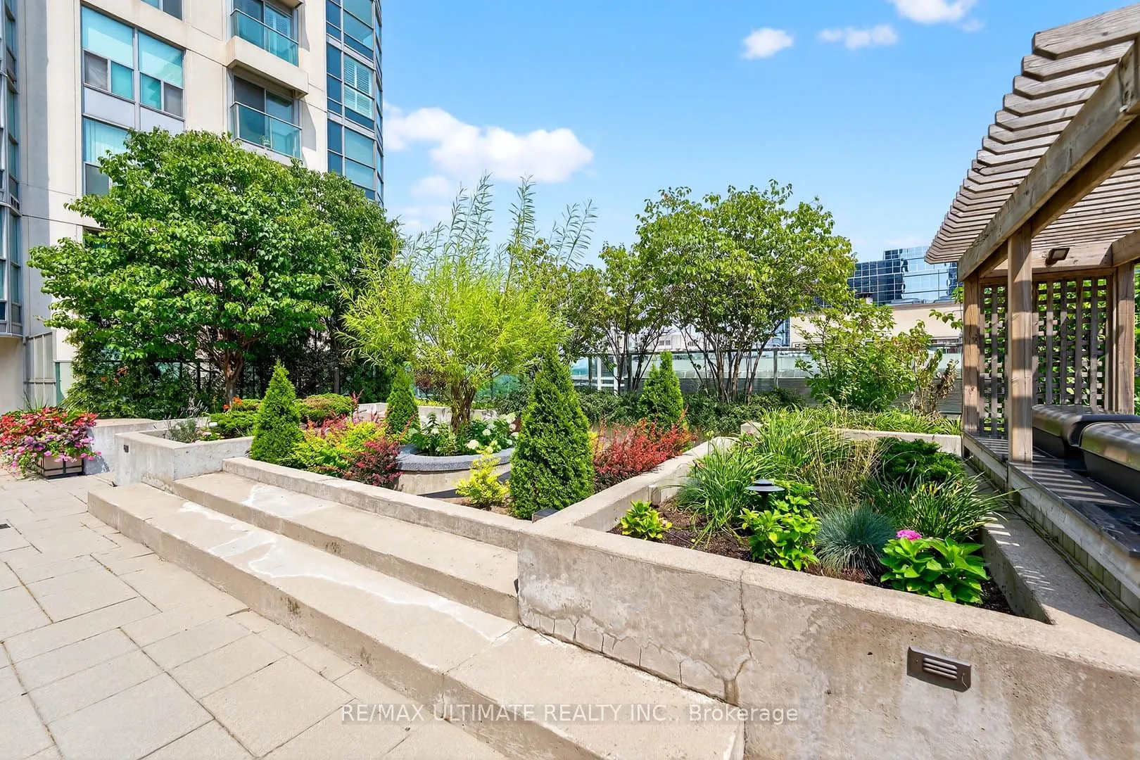 8 Park Road, #2113