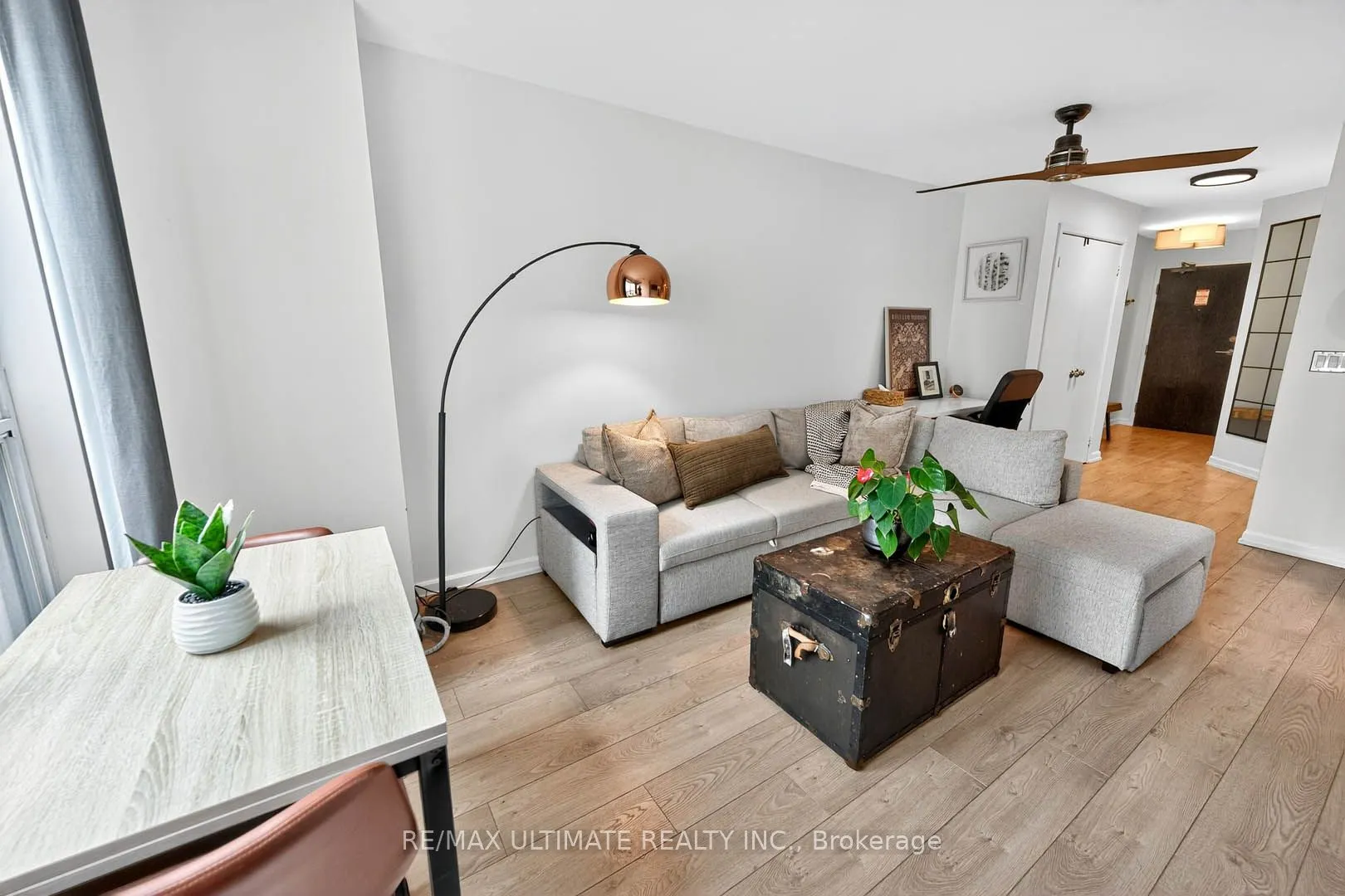 8 Park Road, #2113