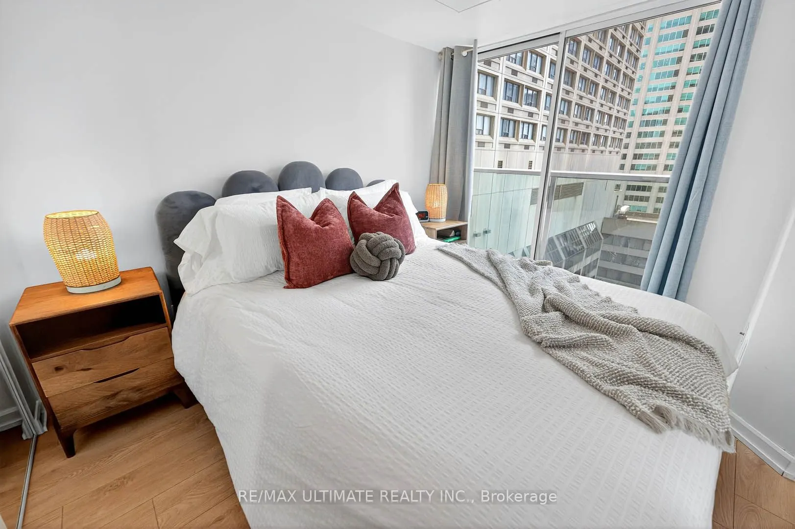 8 Park Road, #2113