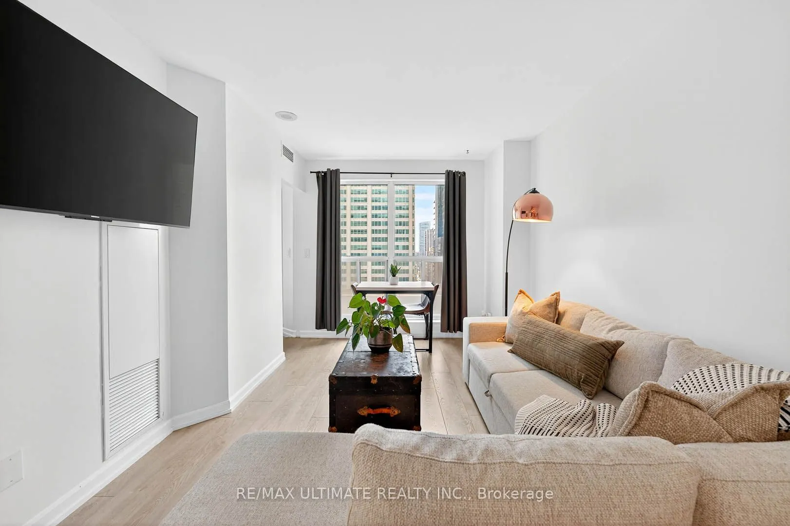 8 Park Road, #2113
