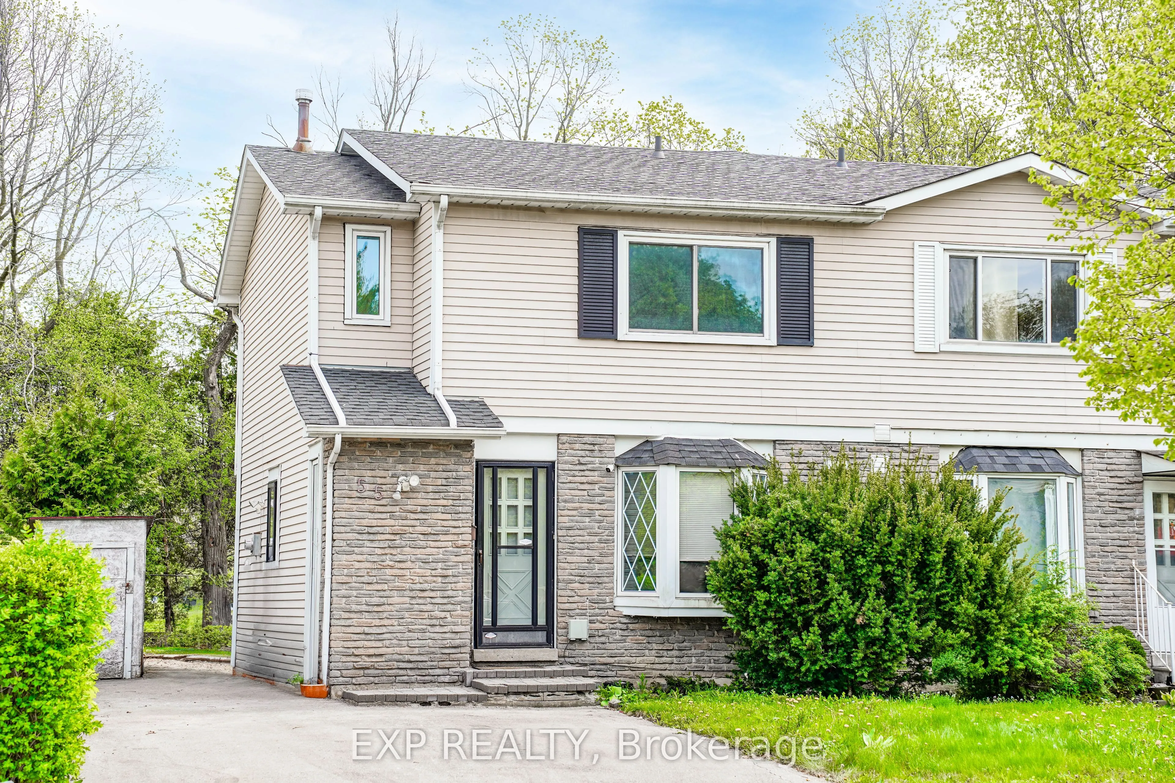 55 Hollyberry Trail