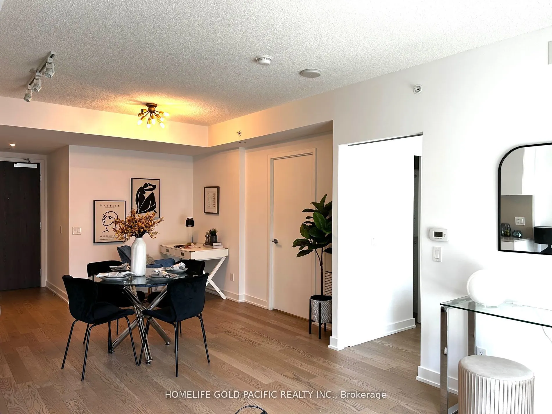 25 Richmond Street E, #1009