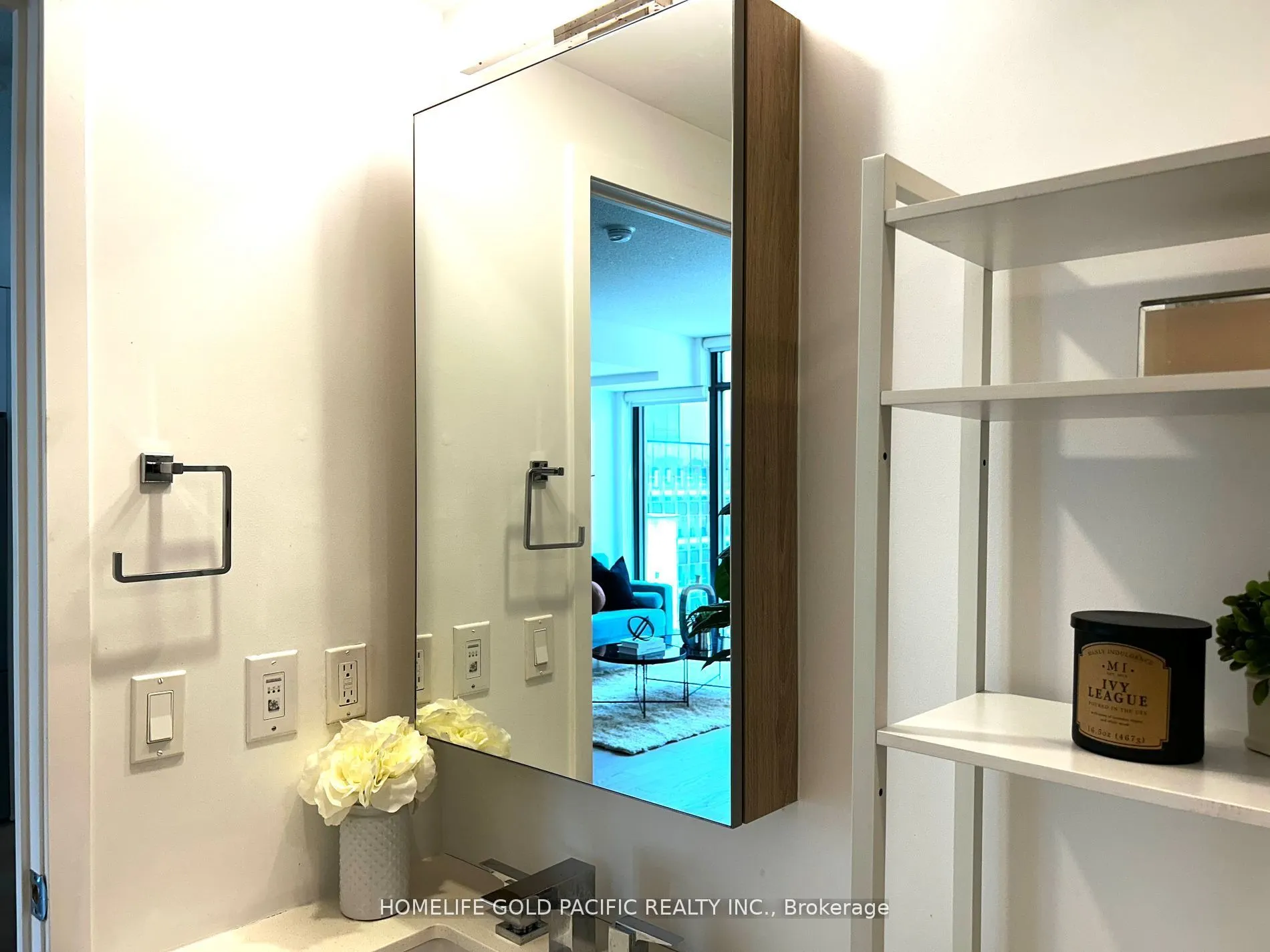 25 Richmond Street E, #1009